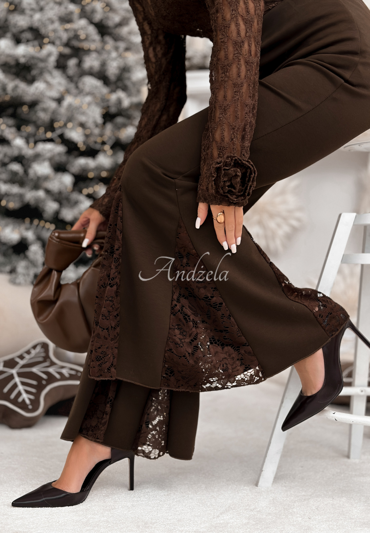 Látkové zvonové kalhoty s krajkou Never Compare čokoládové