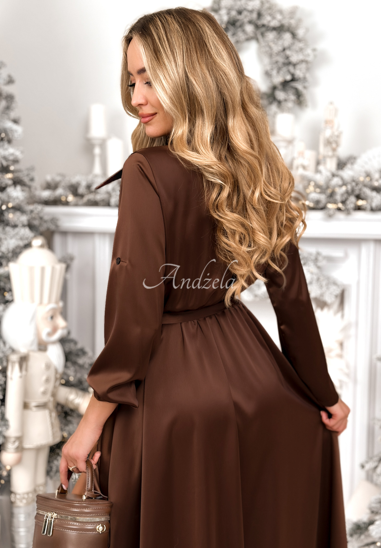 Košilové saténové maxi šaty Maybe Yes Maybe No čokoládová