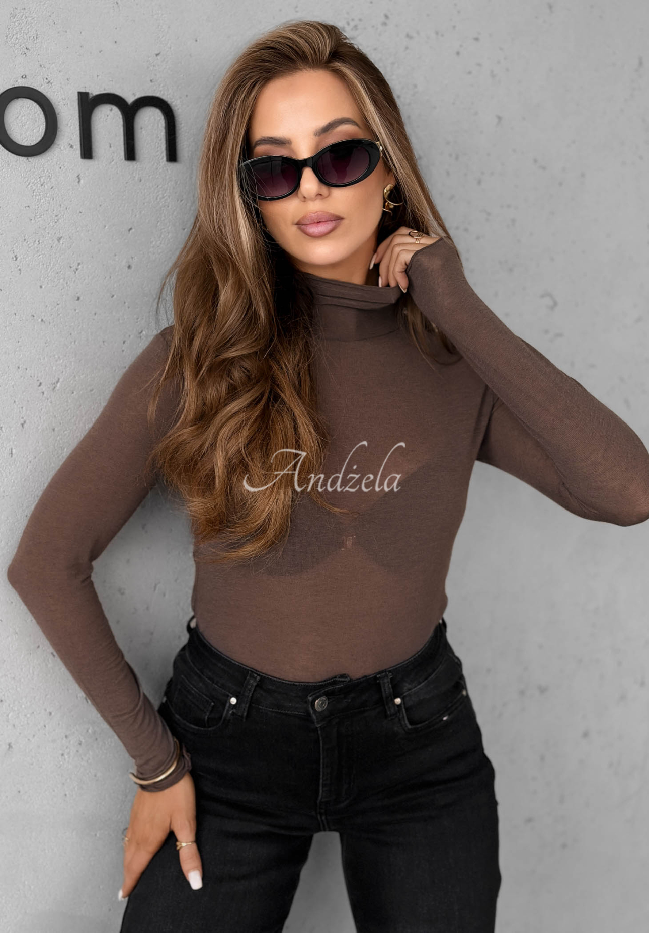 Průsvitná halenka s rolákem a kašmírem Be The One čokoládová