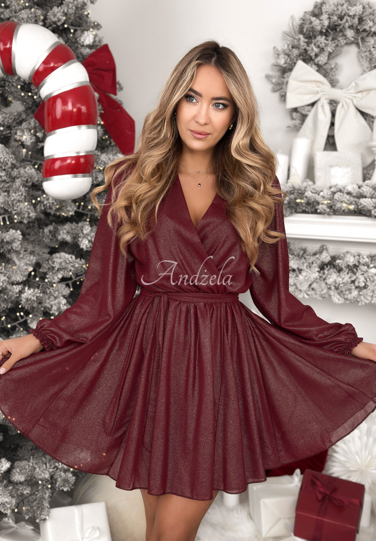 Lesklé mini šaty s páskem Never Texted Back vínová