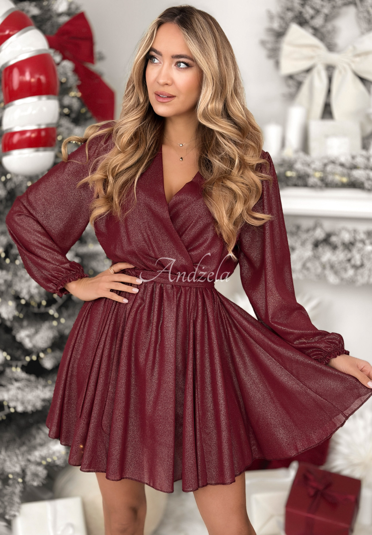 Lesklé mini šaty s páskem Never Texted Back vínová