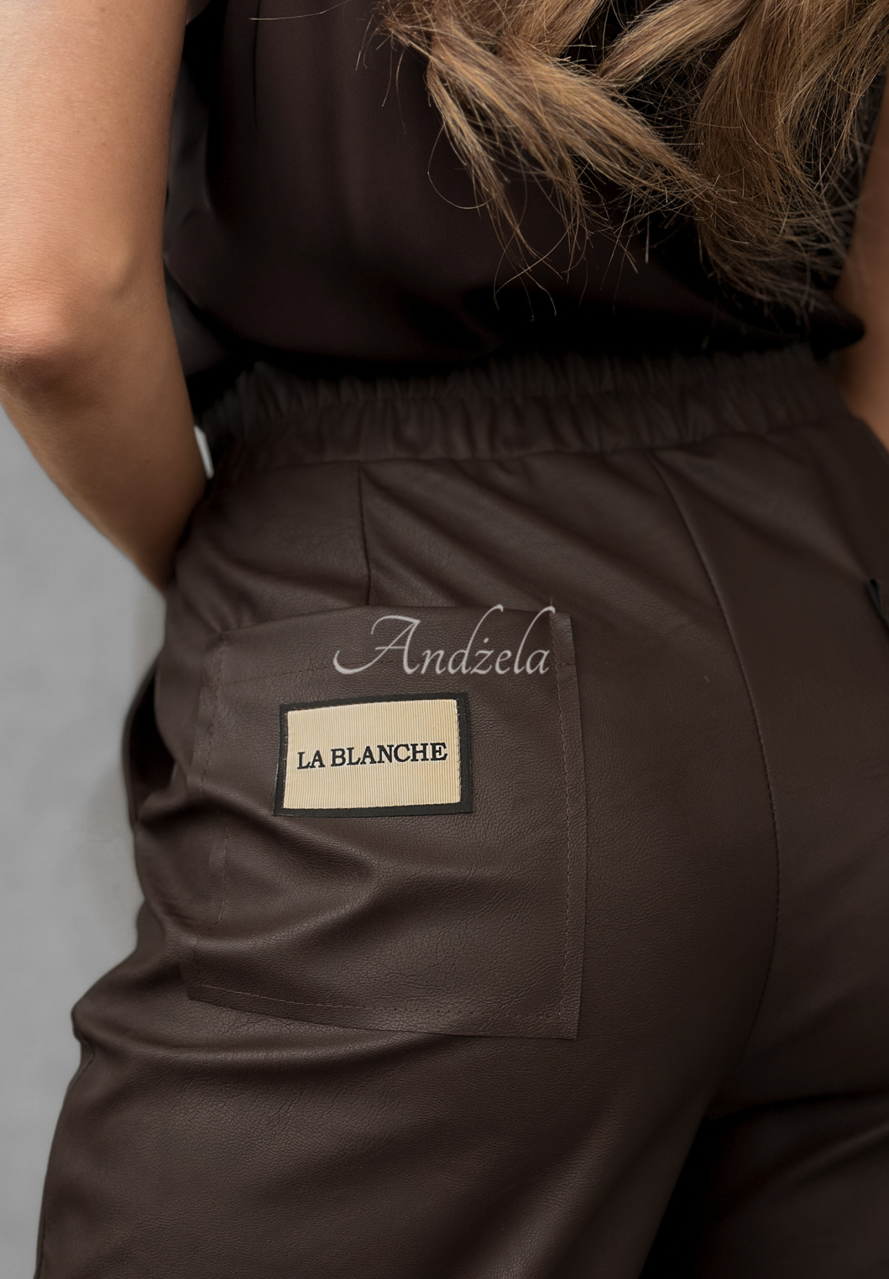 Voskované kalhoty She Is Strong čokoládové