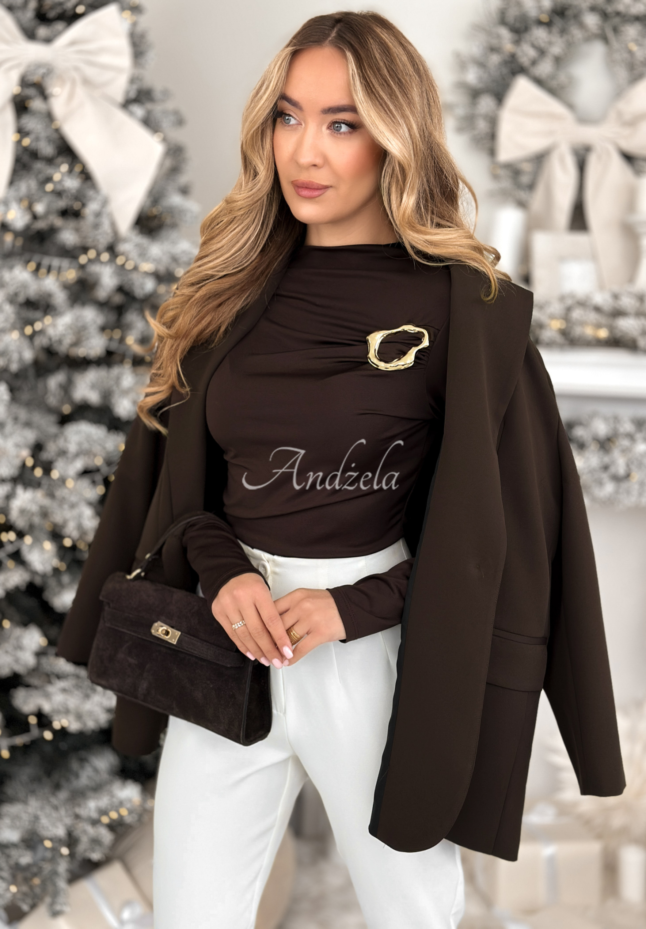 Halenka s řasením a ozdobnou aplikací No Feelings čokoládová