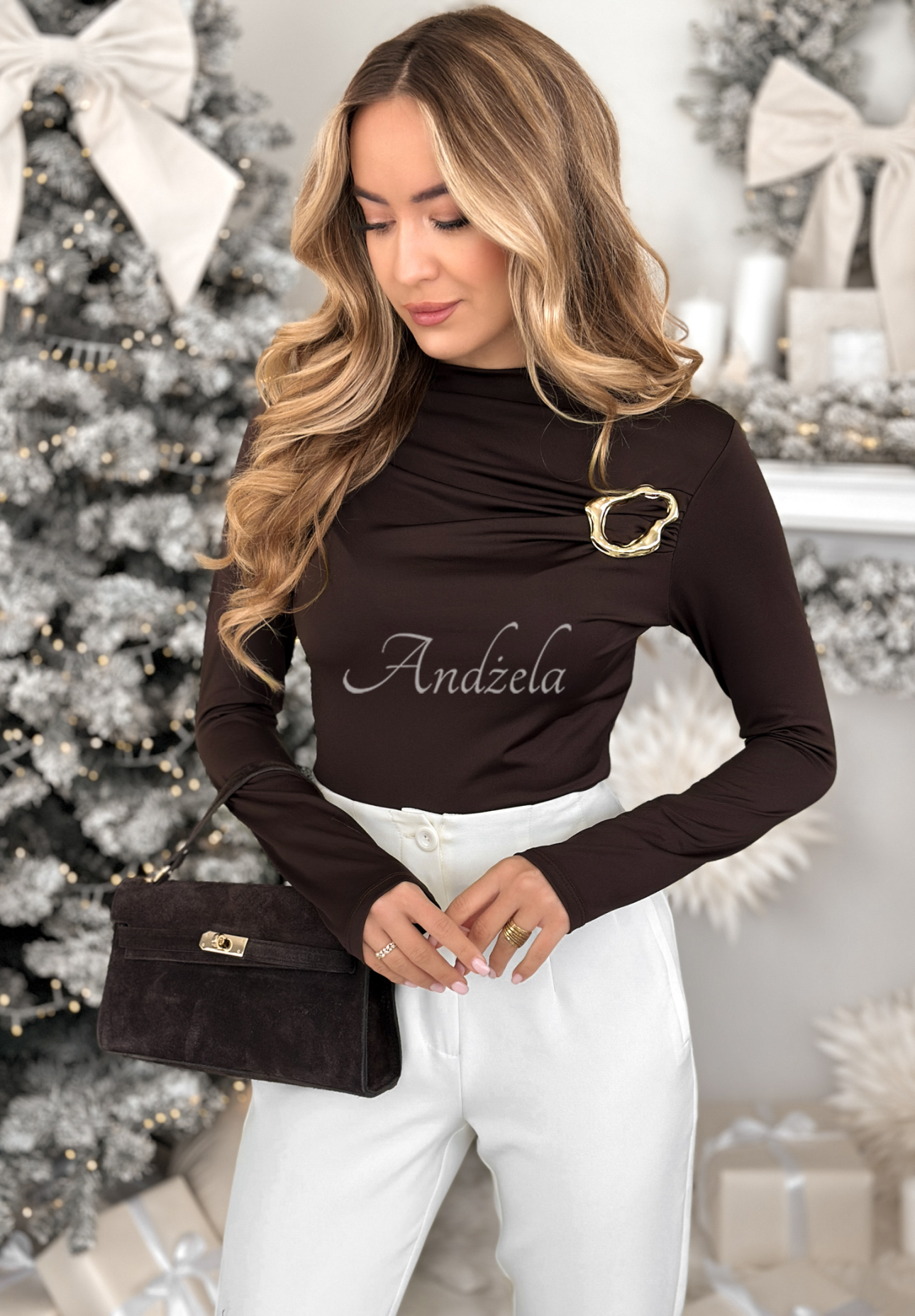 Halenka s řasením a ozdobnou aplikací No Feelings čokoládová