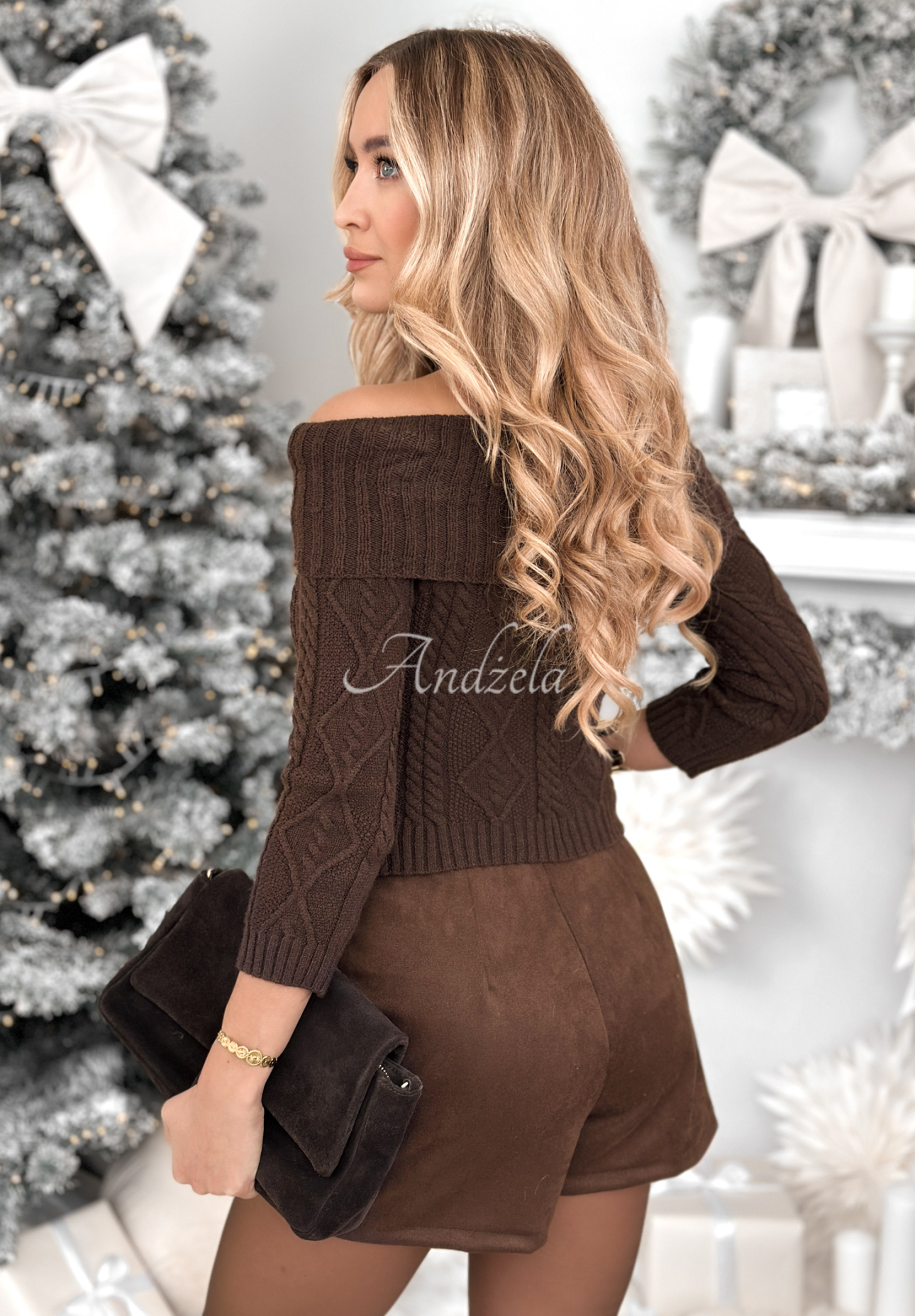 Viskózový svetr s odhalenými rameny Family Time čokoládový