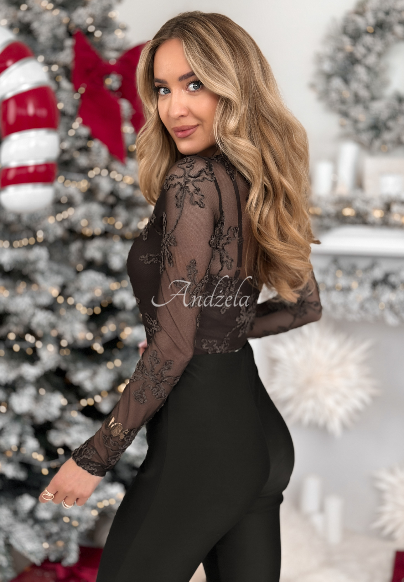 Síťovaná halenka s výšivkami Go On A Date čokoládová