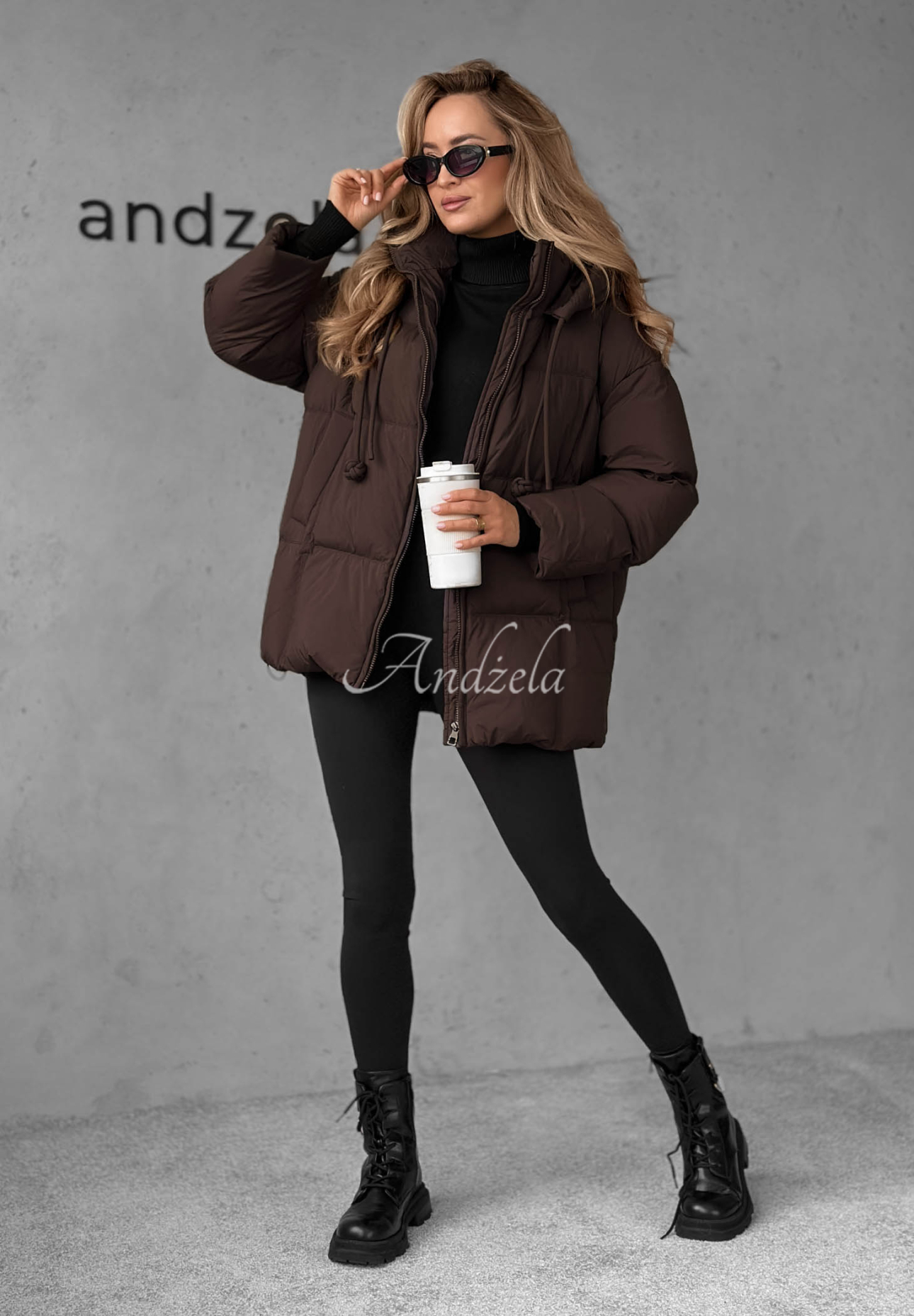 Péřová bunda s kapucí The Best Way čokoládová