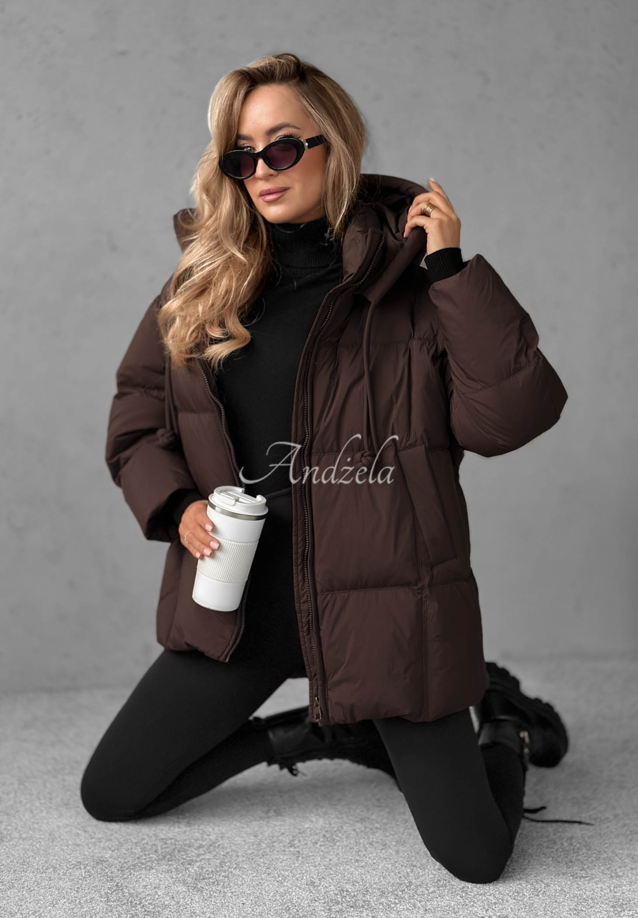 Péřová bunda s kapucí The Best Way čokoládová