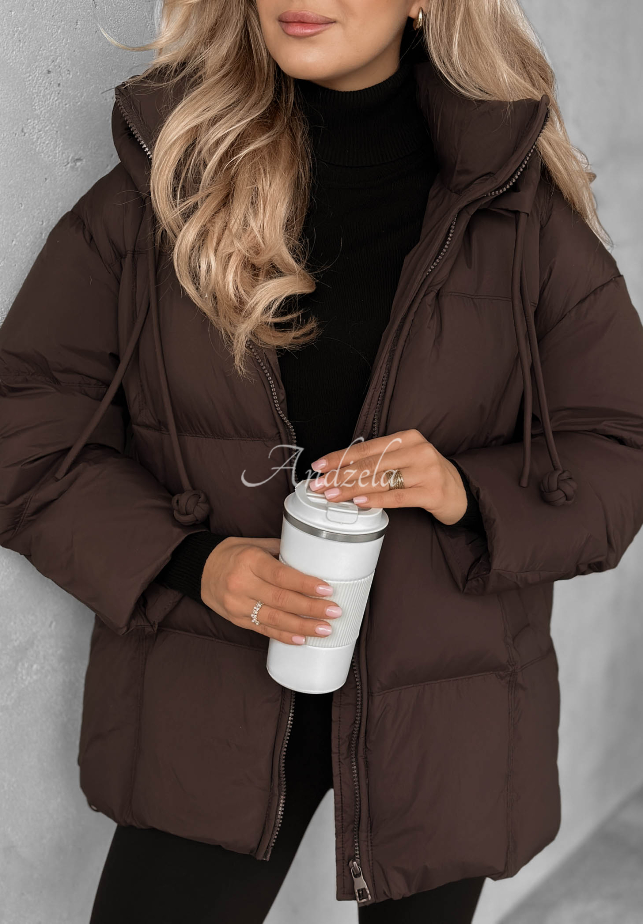 Péřová bunda s kapucí The Best Way čokoládová