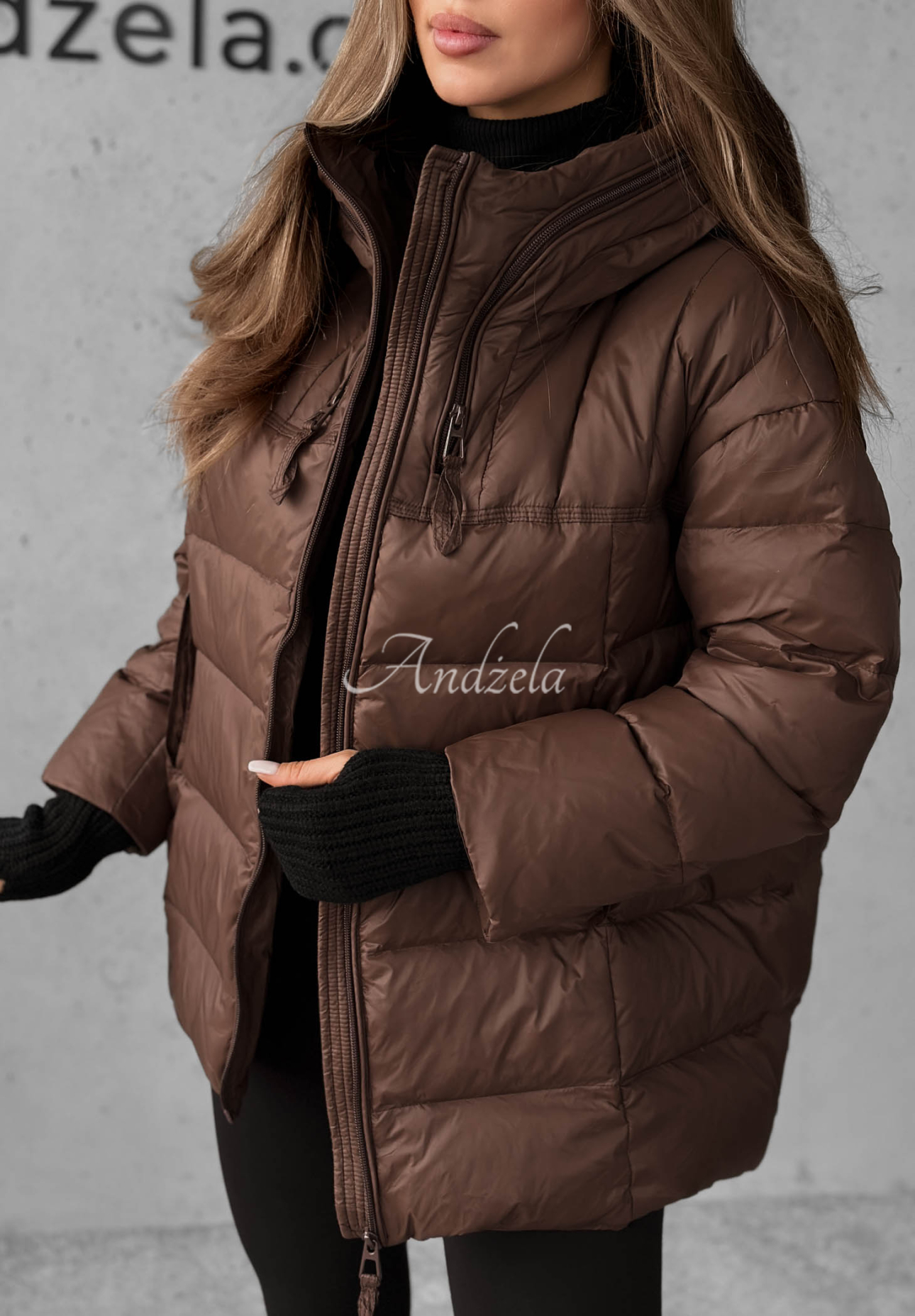 Péřová bunda s kapucí New In Town čokoládová