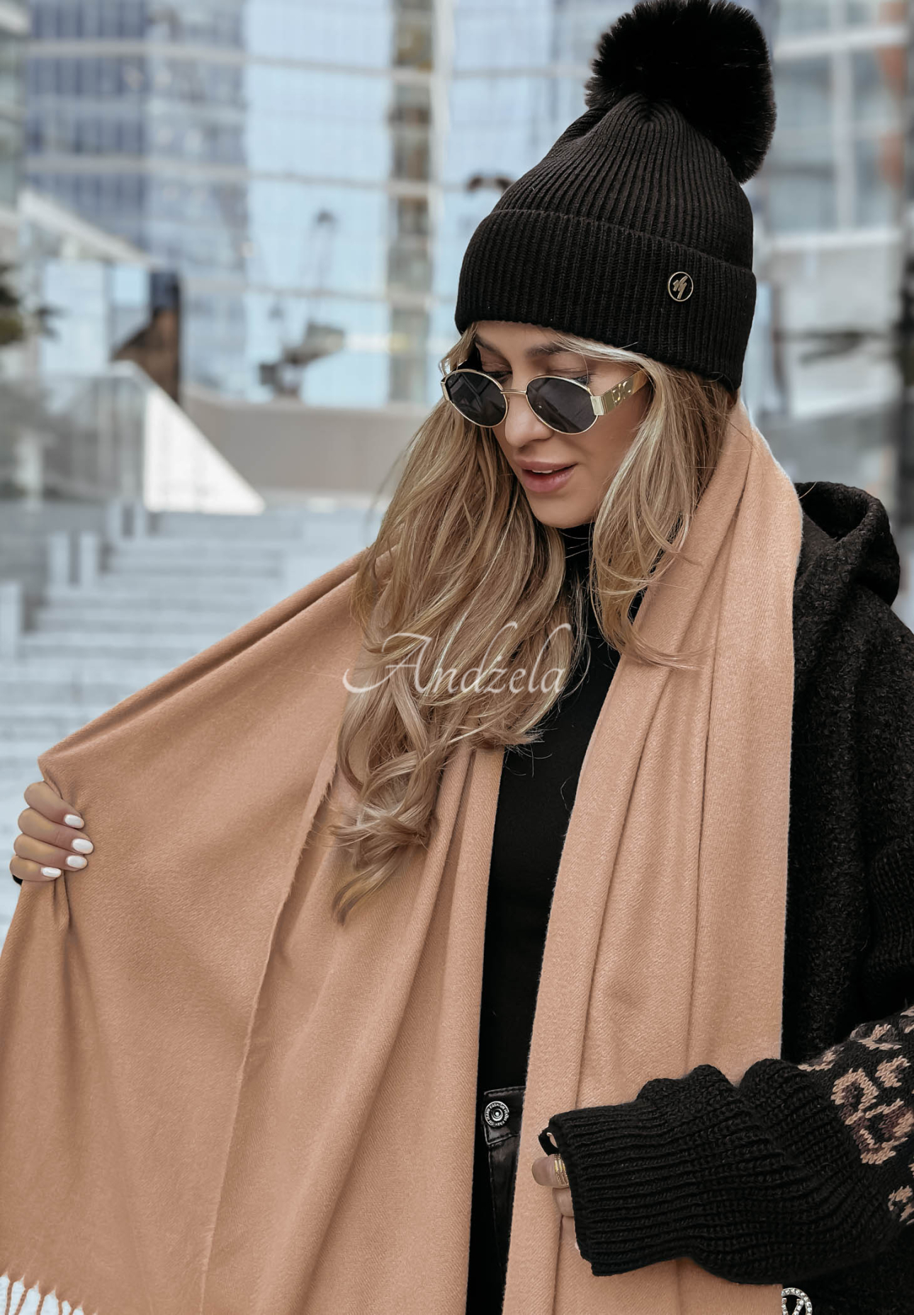 Šál s třásněmi Closer To Heaven béžový