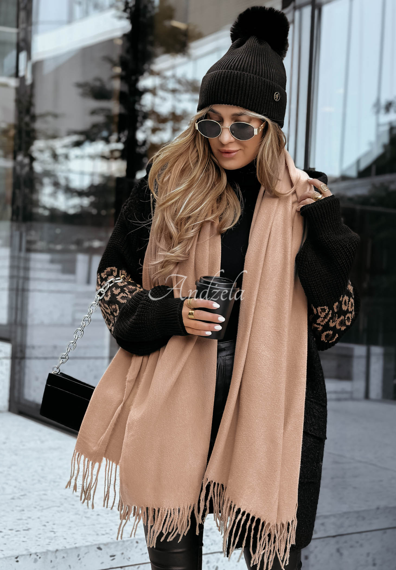 Šál s třásněmi Closer To Heaven béžový