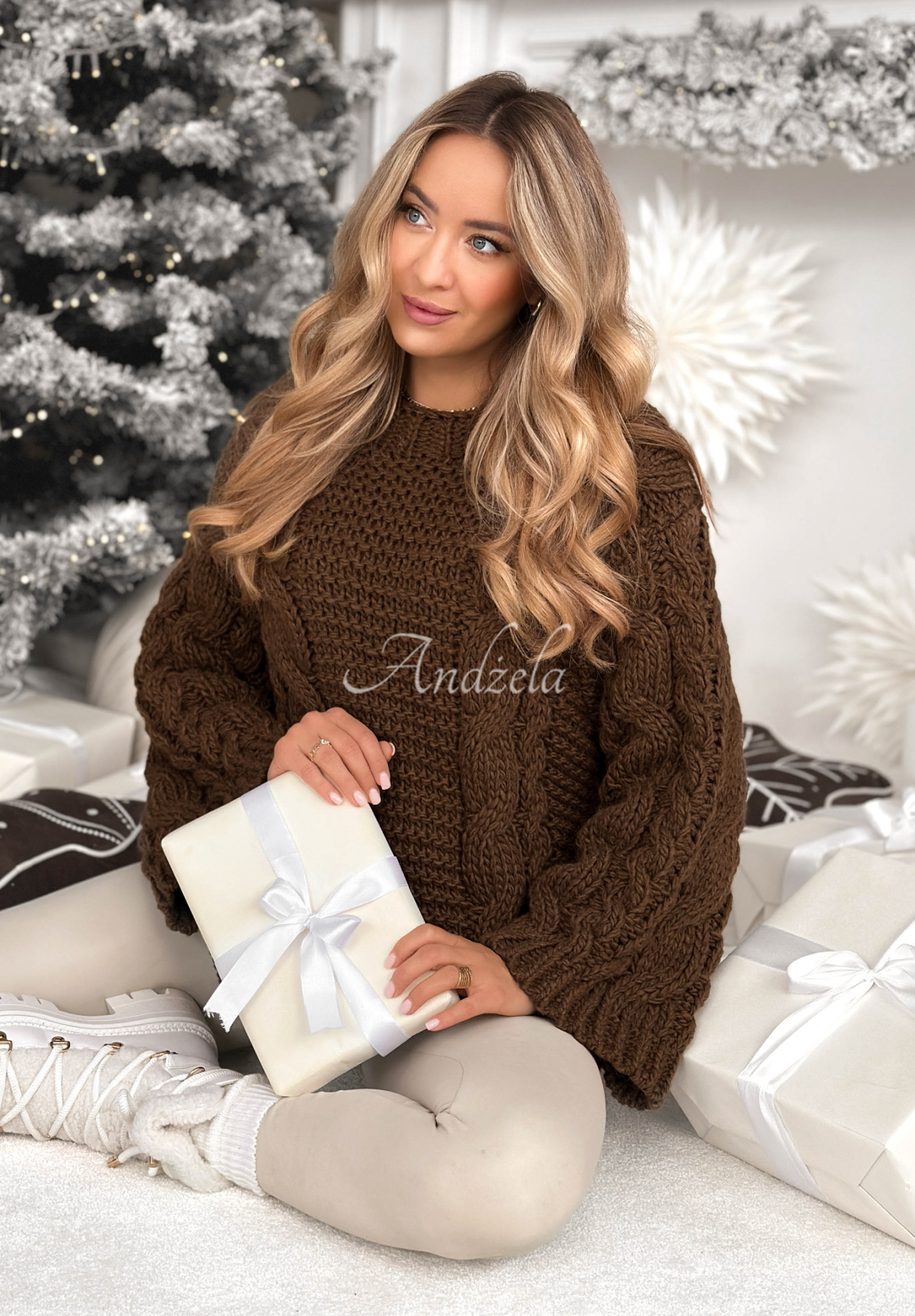 Pletený oversize svetr s vlnou Days Are Short čokoládový