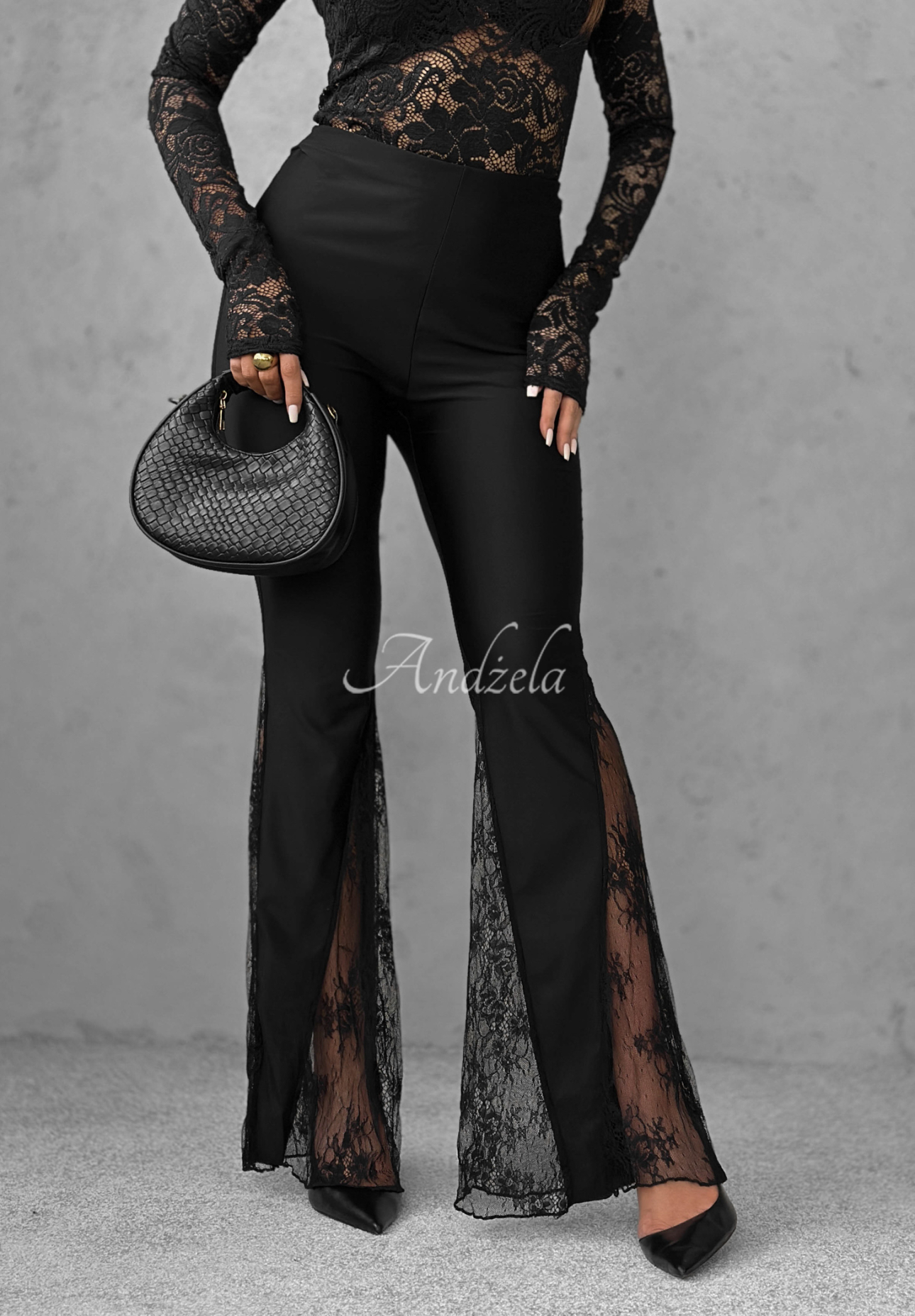 Látkové zvonové kalhoty s krajkou Compliment Me černé