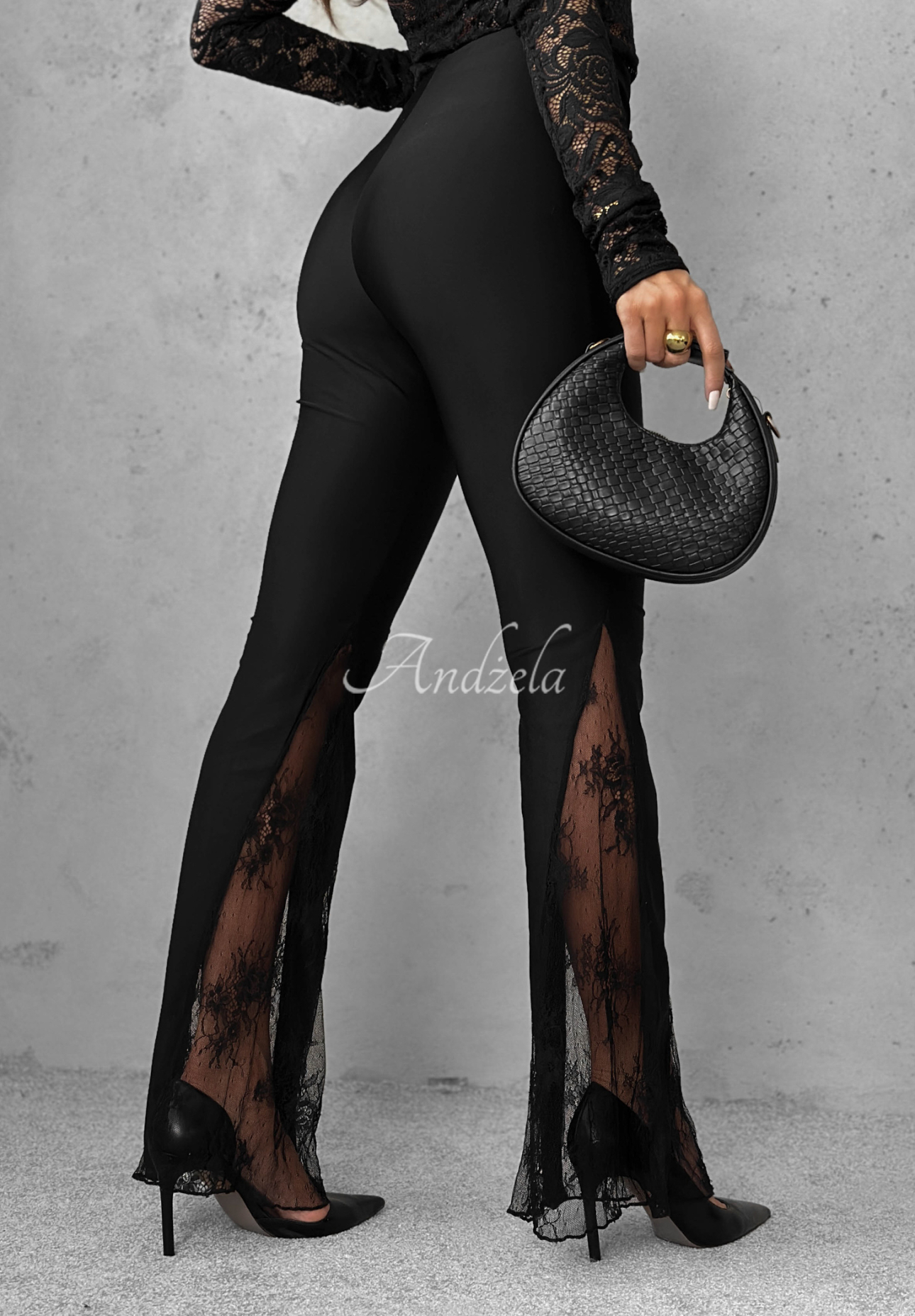 Látkové zvonové kalhoty s krajkou Compliment Me černé