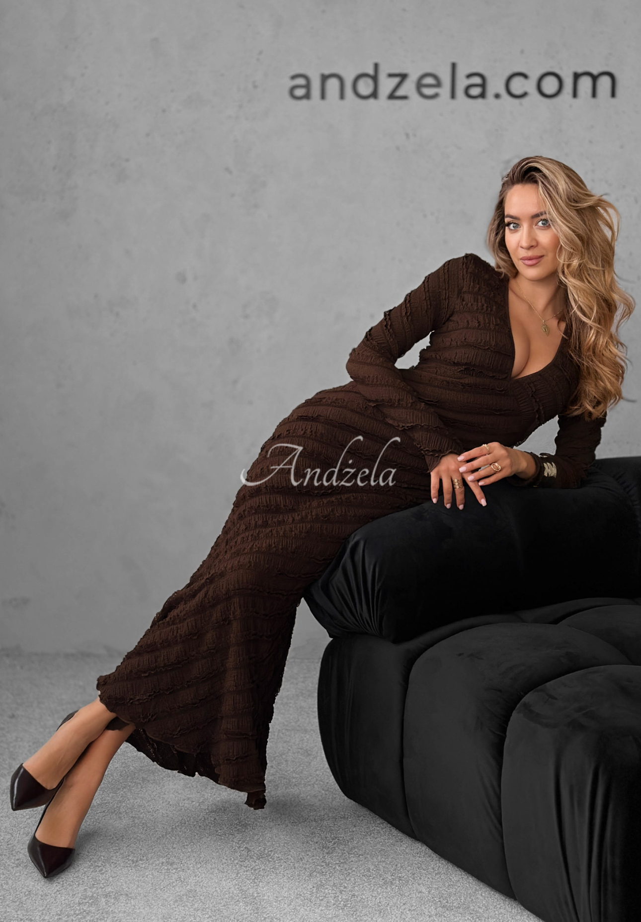 Maxi šaty s volánky Still Miss You čokoládová