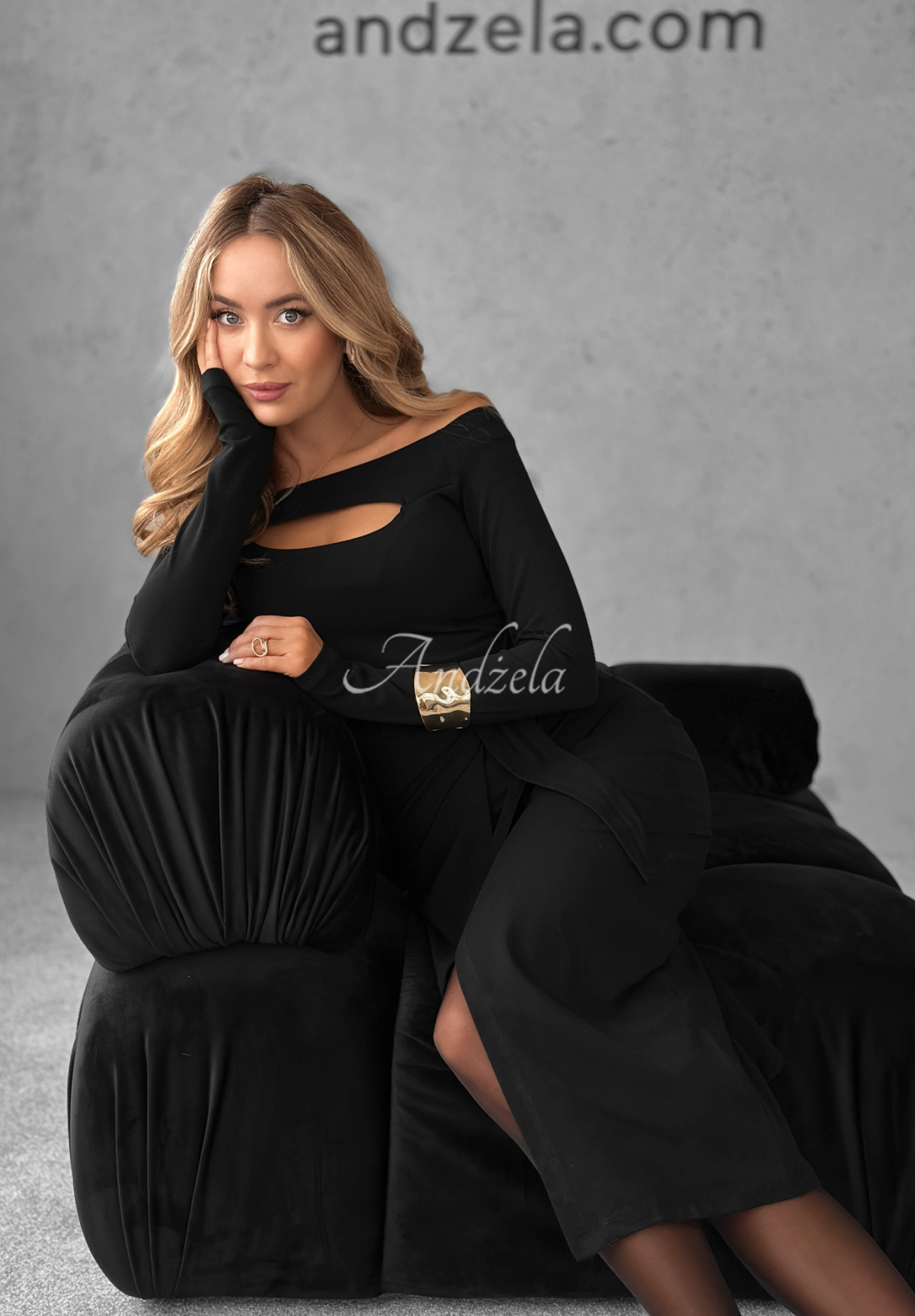 Zavinovací šaty s průstřihem Morelli černá