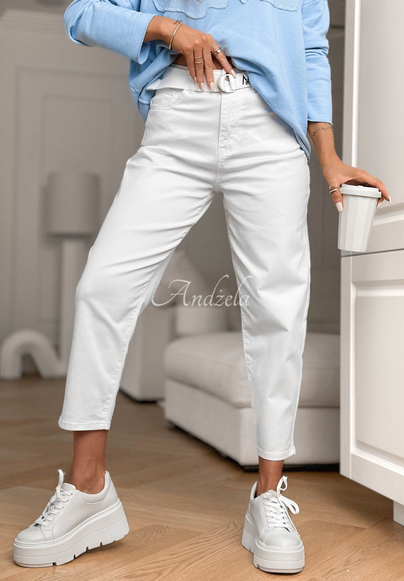 Džíny mom fit s páskem Know Nothing bílé