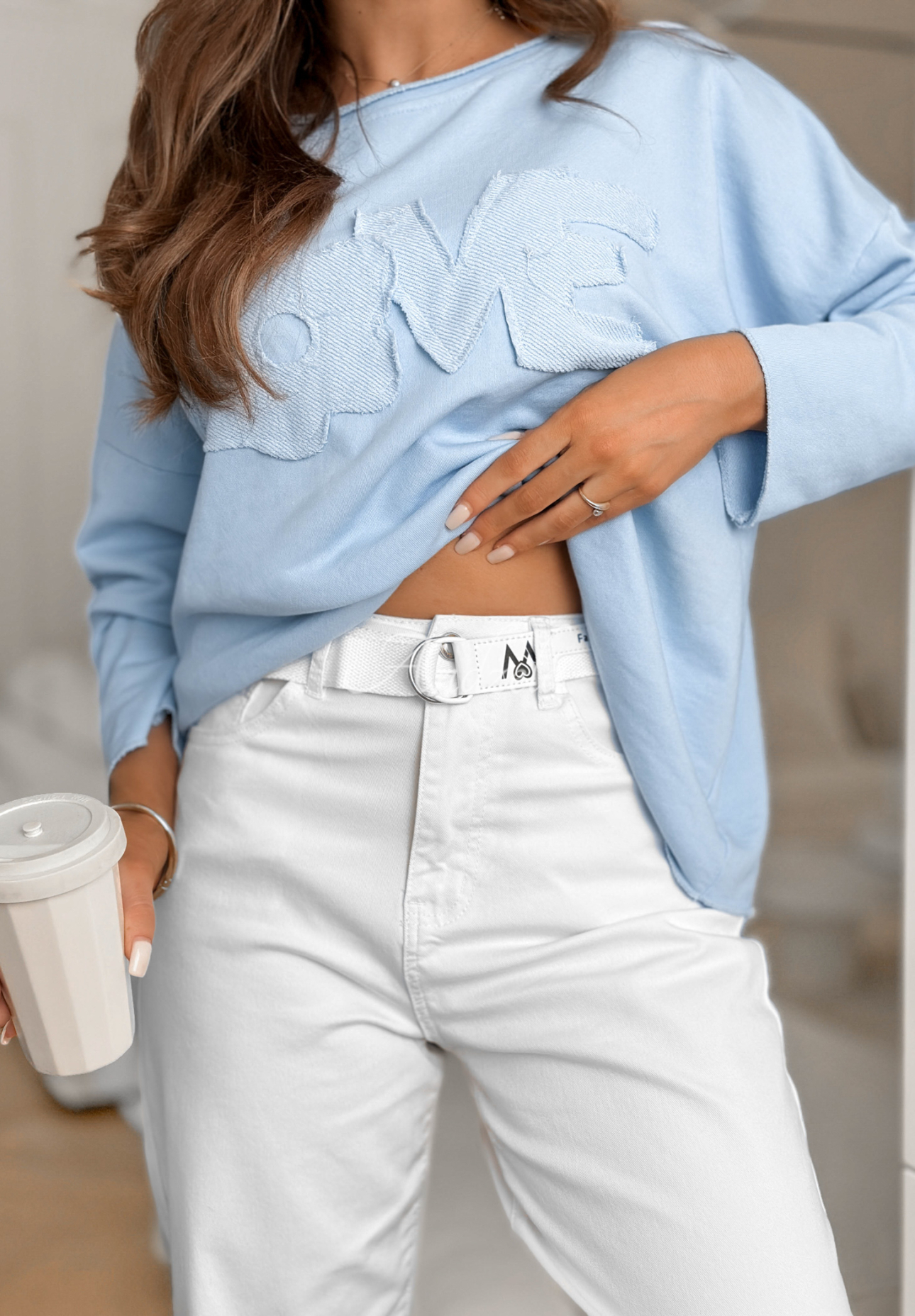 Džíny mom fit s páskem Know Nothing bílé