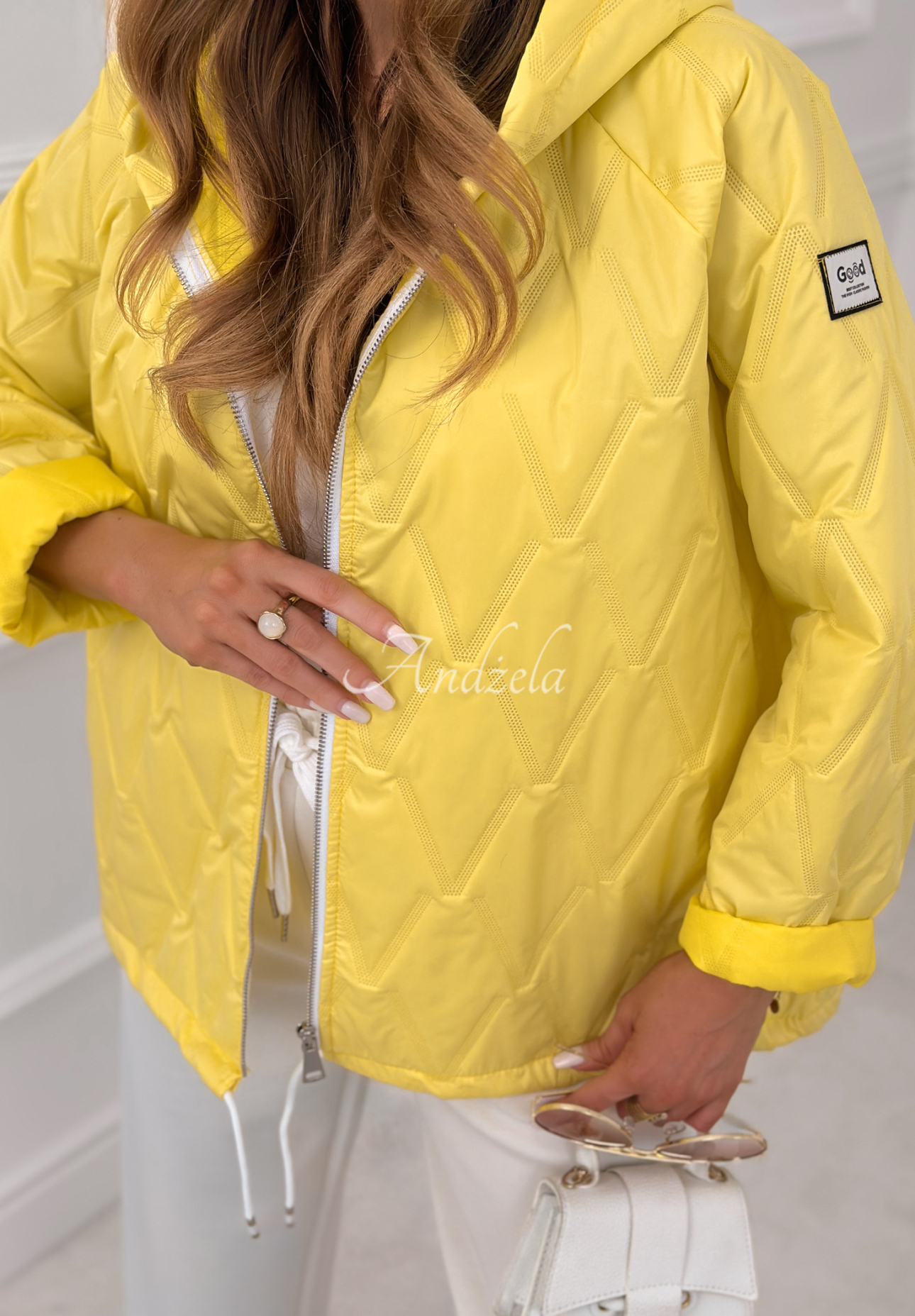 Krátká prošívaná bunda s kapucí Springtime Starts žlutá