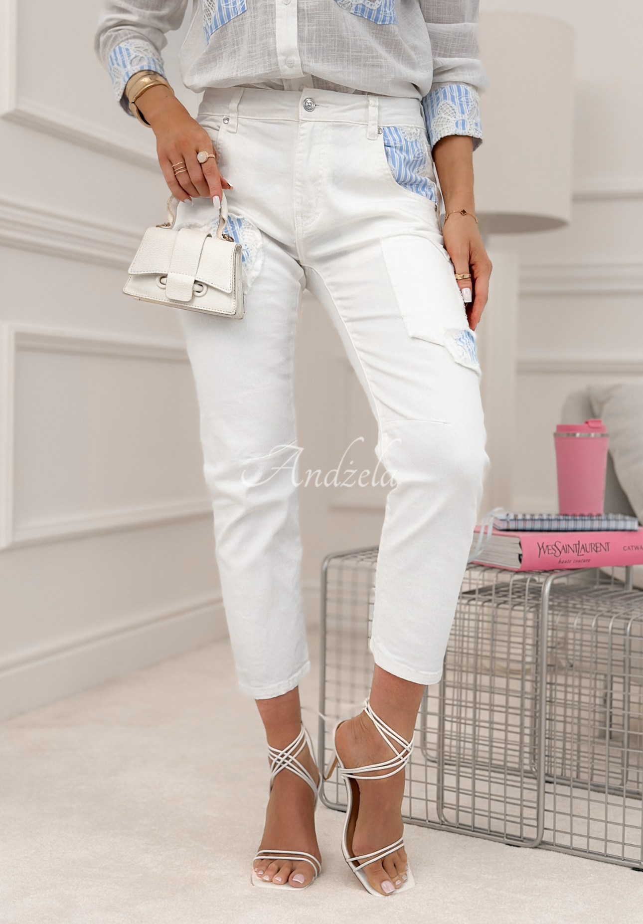 Džíny mom fit s nášivkami Just Be Kind bílé