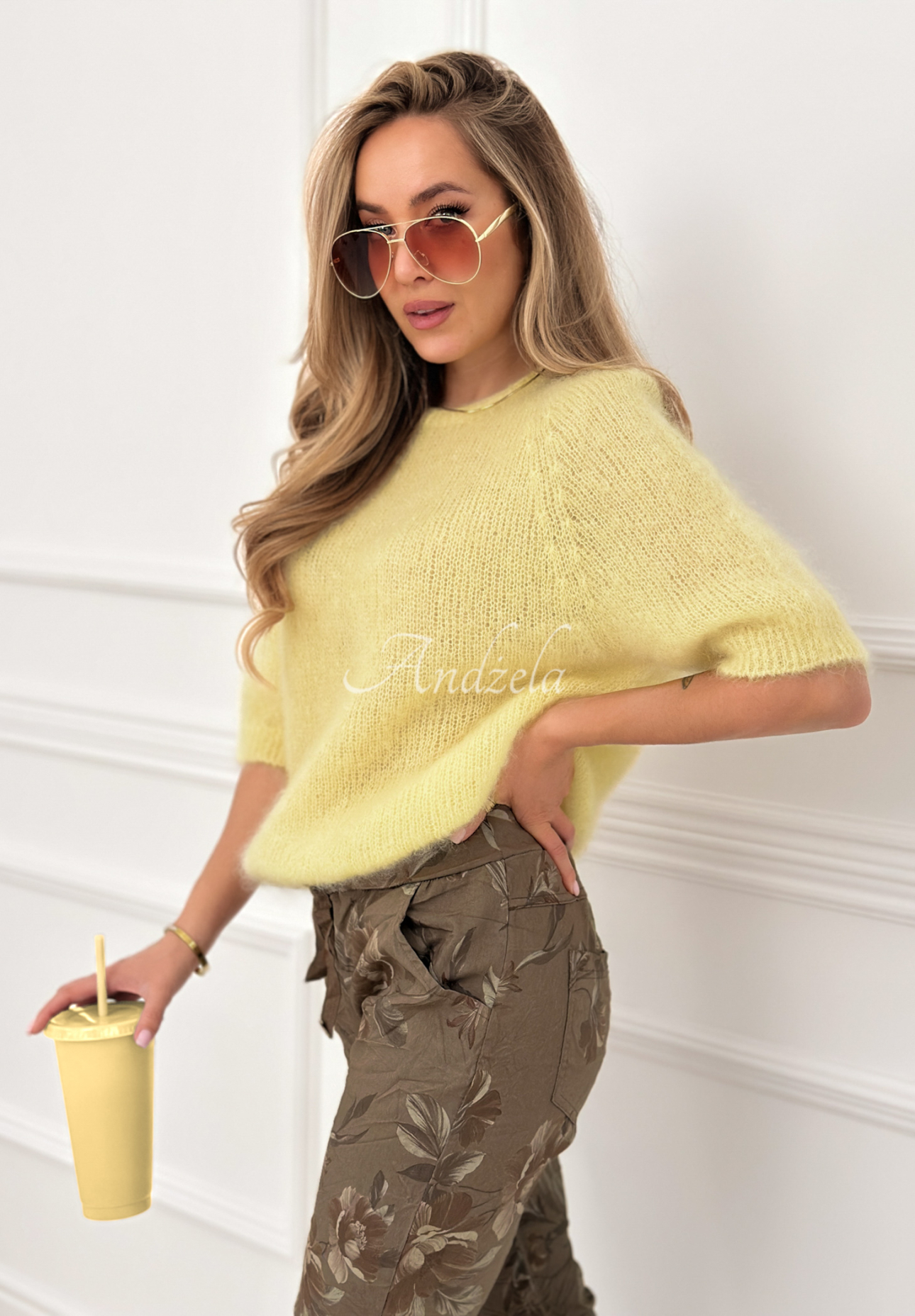 Měkký mohérový svetřík One More Hug banánový