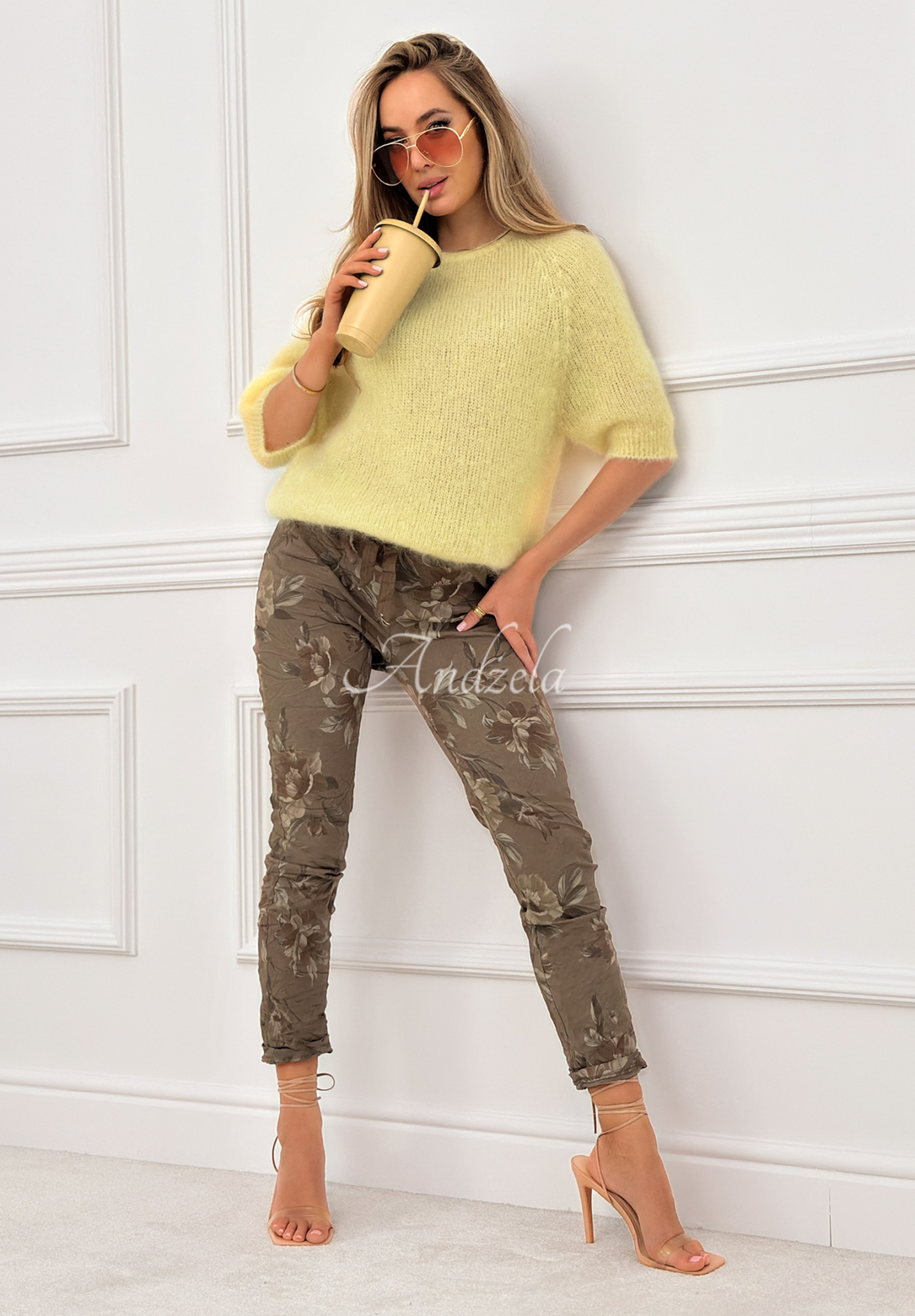 Měkký mohérový svetřík One More Hug banánový