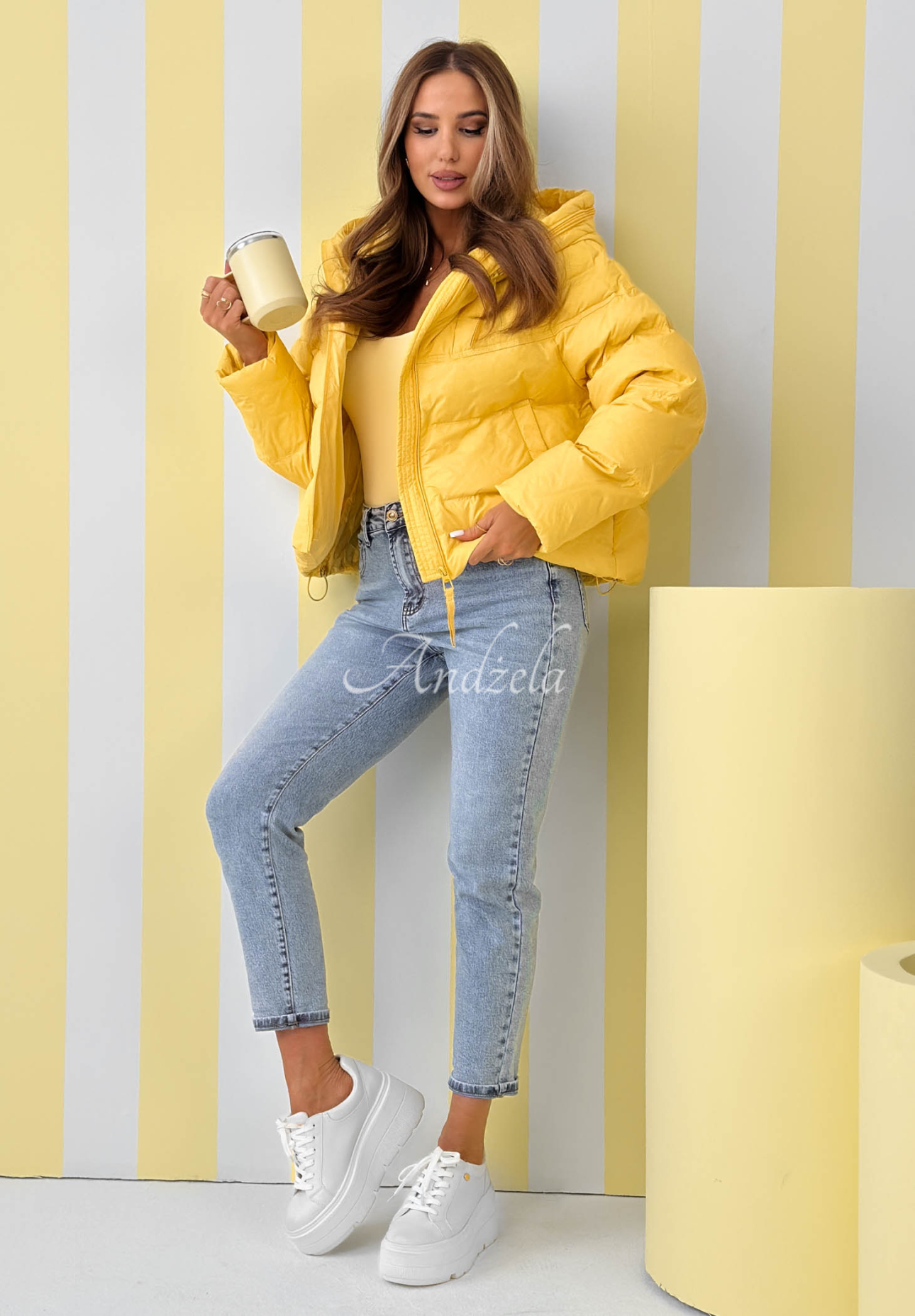 Krátká péřová bunda s kapucí Must Believe žlutá