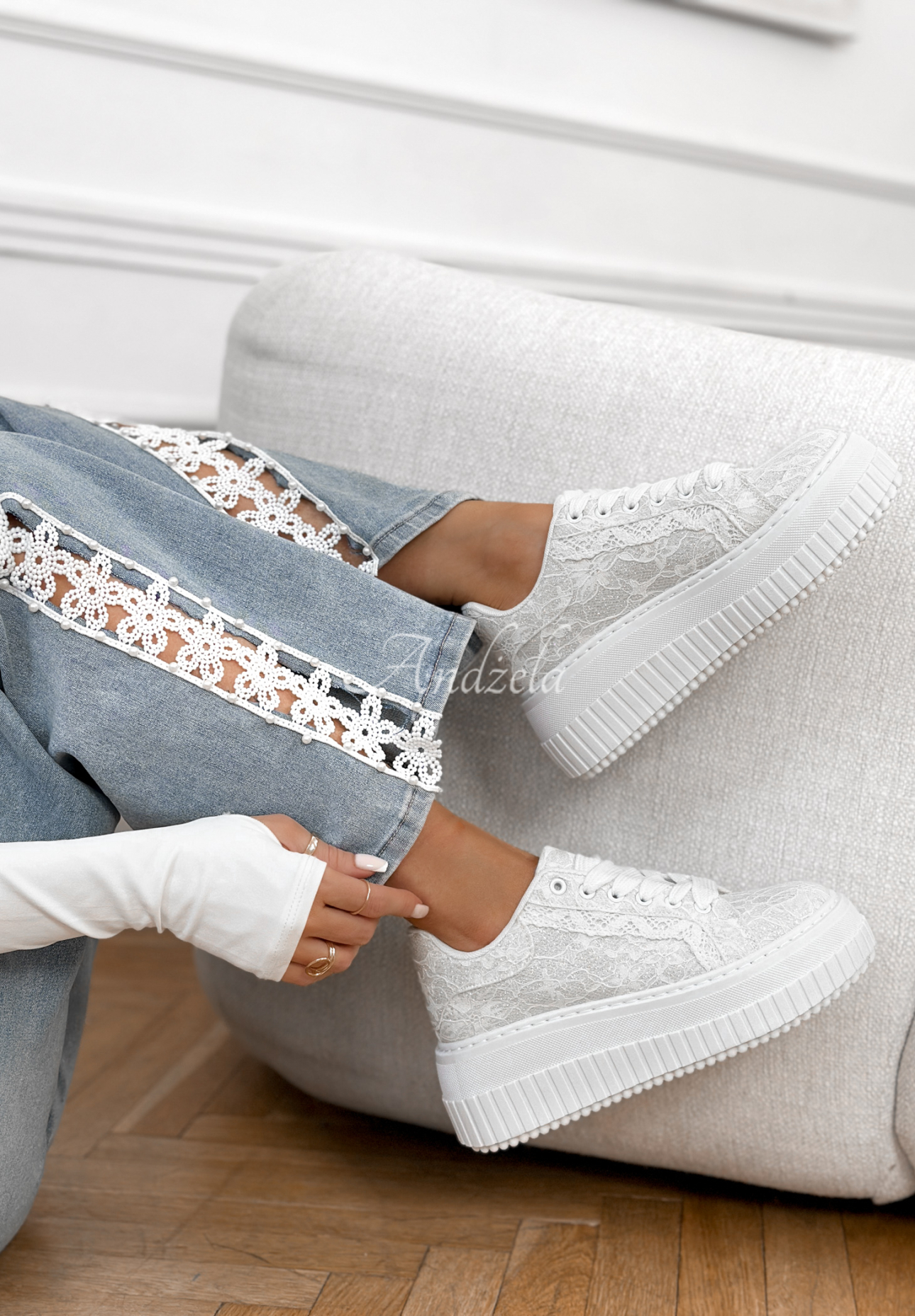 Lesklé krajkové tenisky Don’t Move bílé