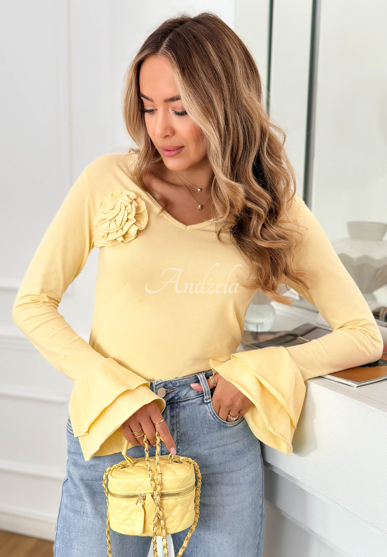 Bavlněná halenka s růží a volánkem You Know Why žlutá