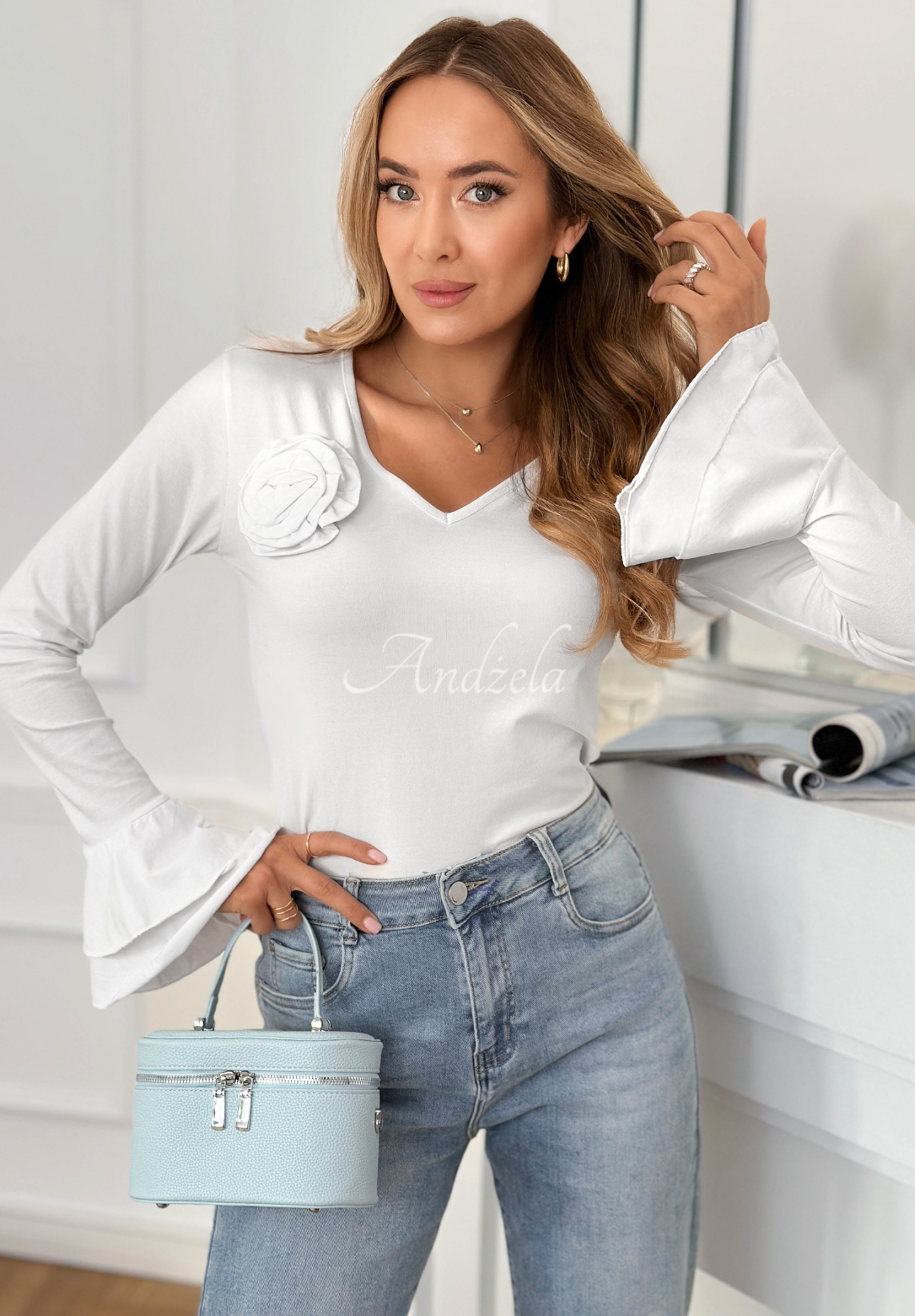 Bavlněná halenka s růží a volánkem You Know Why Bílá