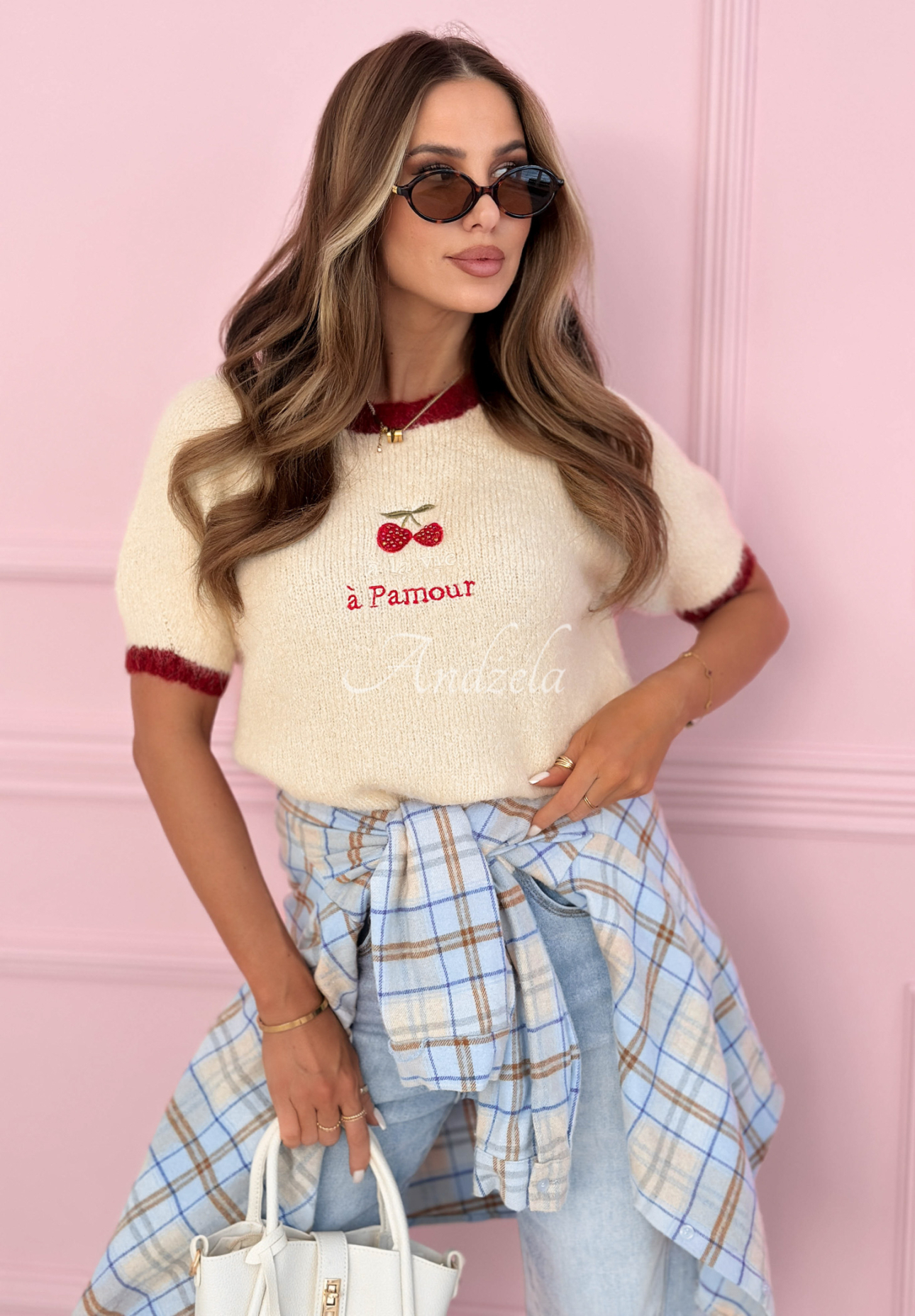 Svetr s vyšívanými třešněmi a viskózou Cherry Pamour světle béžový