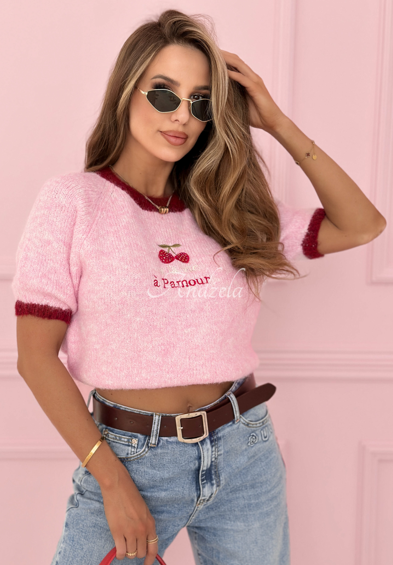 Svetr s vyšívanými třešněmi a viskózou Cherry Pamour růžový