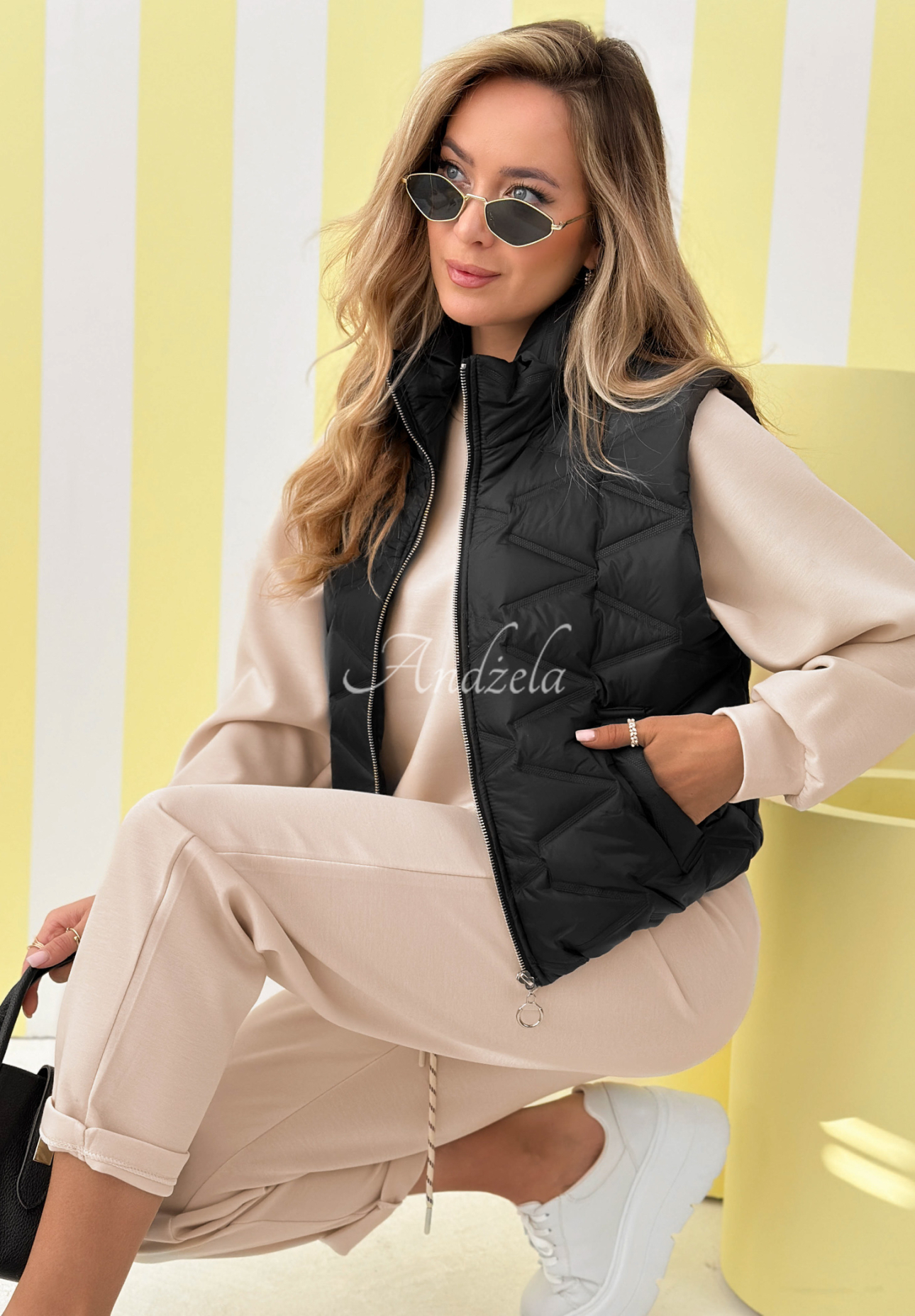 Krátká prošívaná vesta Spring Cloud černá