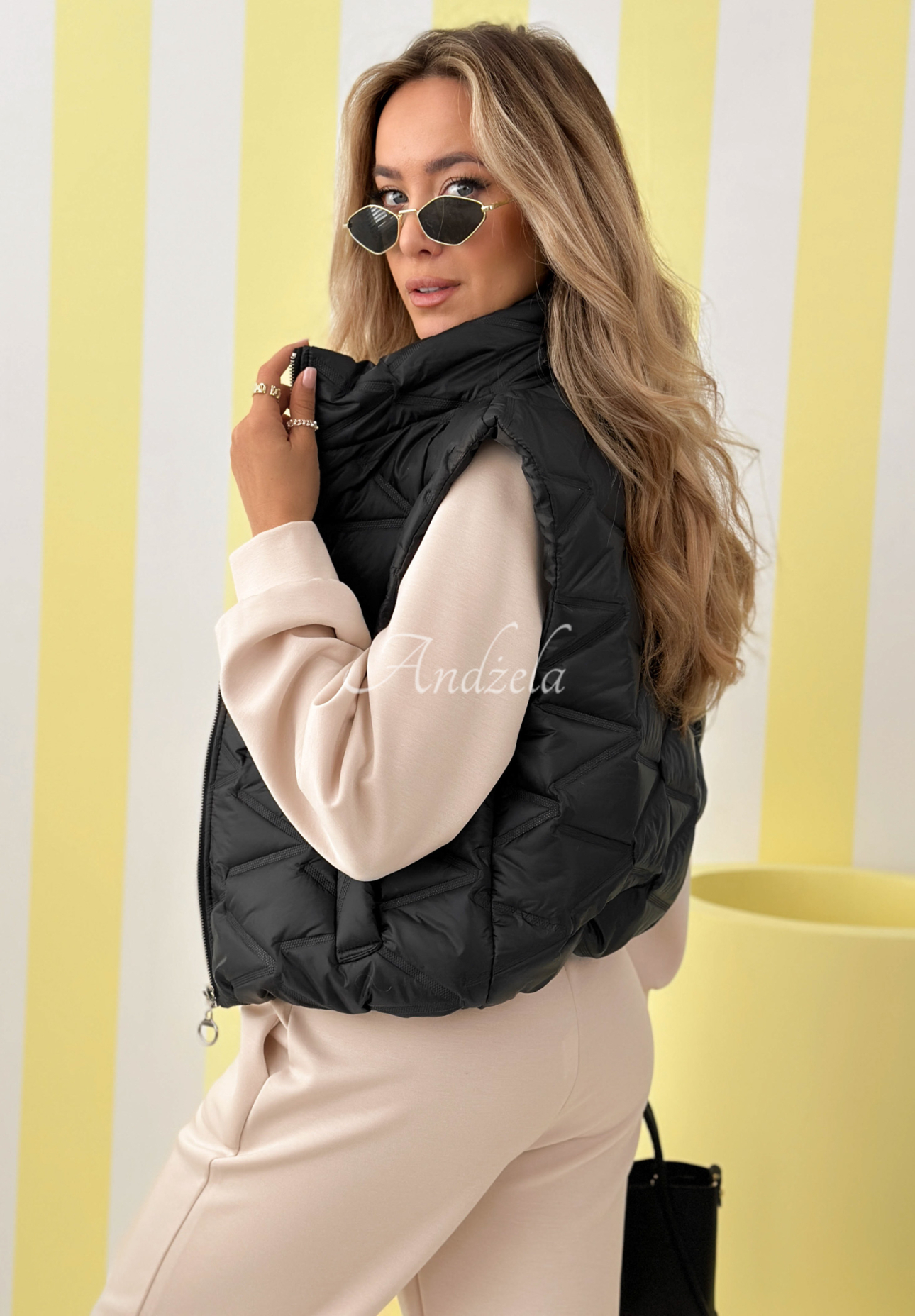 Krátká prošívaná vesta Spring Cloud černá