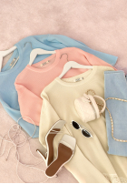 Vroubkovaný asymetryczny Svetr z koronką Fresh Start pudrová růžová