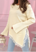 Vroubkovaný asymetryczny Svetr z koronką Fresh Start pudrová růžová