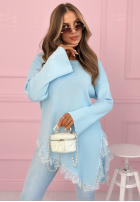 Vroubkovaný asymetryczny Svetr z koronką Fresh Start blankytný