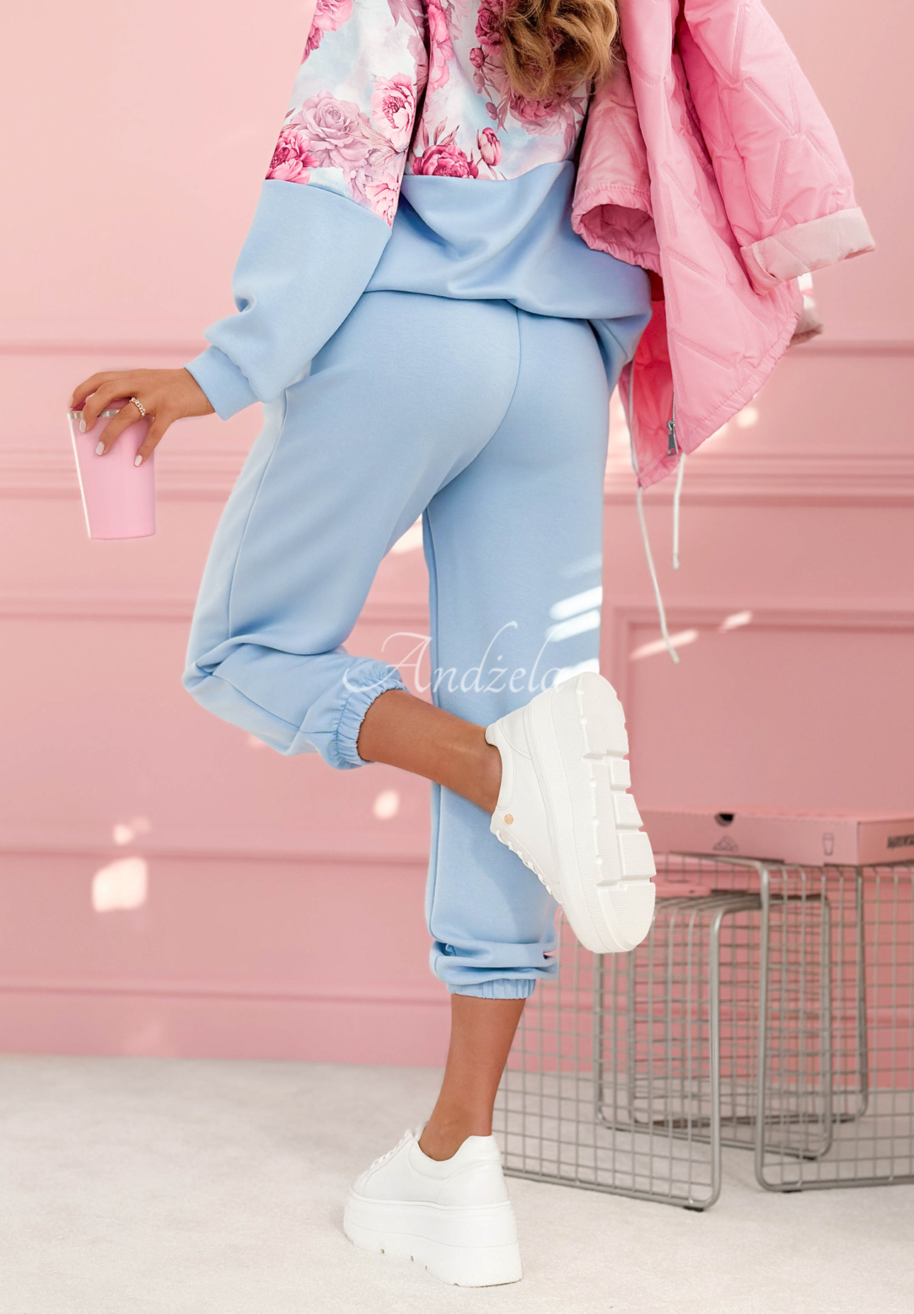 Viskózová tepláková souprava s květinami Comfy Floressa blankytný