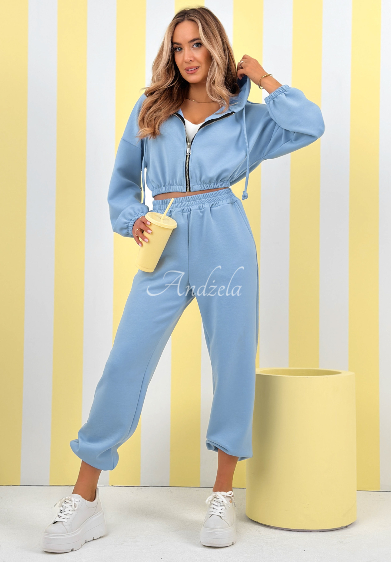 Krátká mikina s kapucí s příměsí viskózy New Season Baddie blankytná