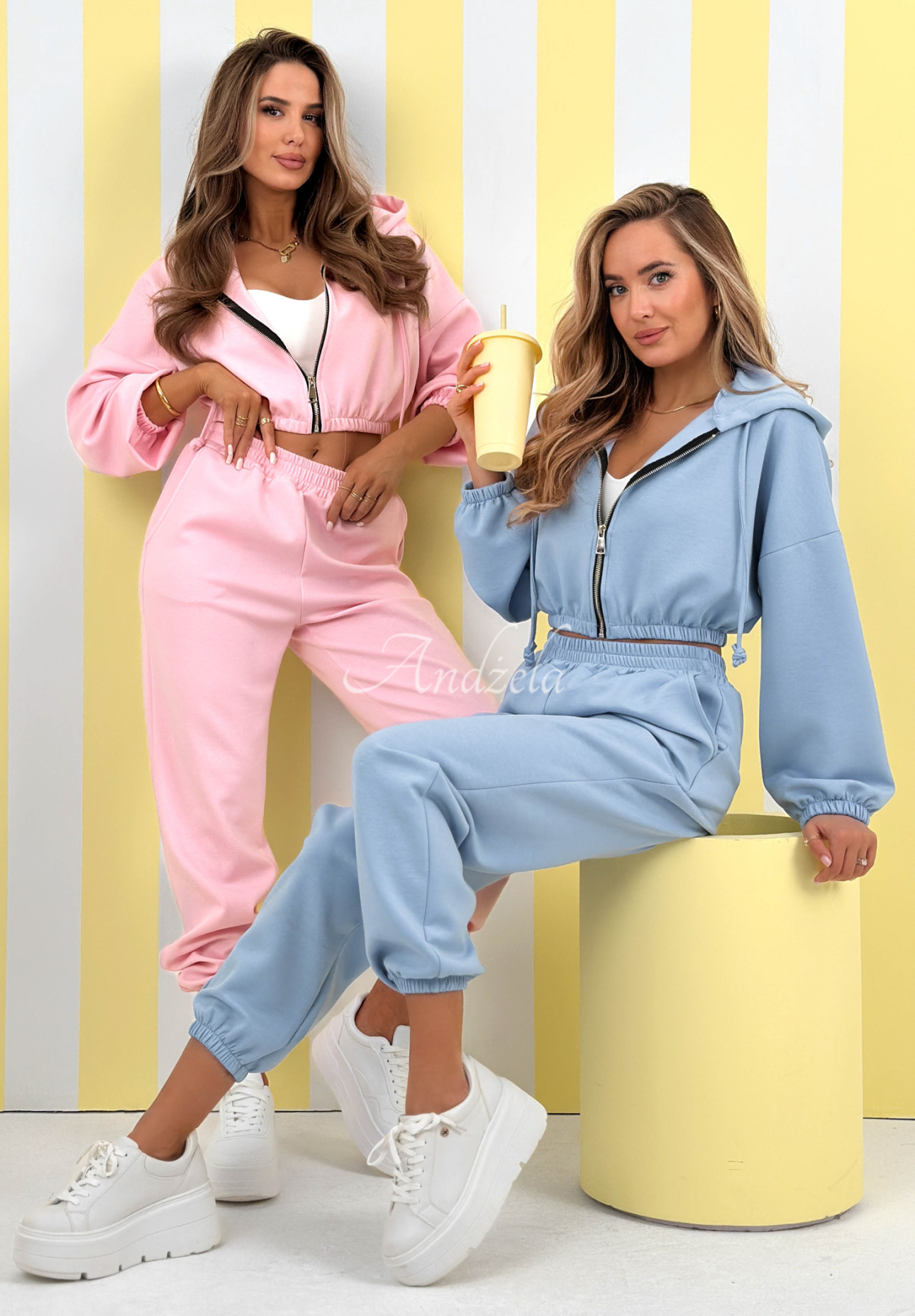 Krátká mikina s kapucí s příměsí viskózy New Season Baddie blankytná