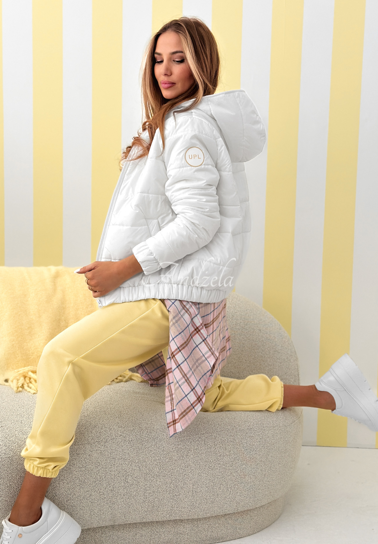 Prošívaná bunda s kapucí Warm Daylight Bílá