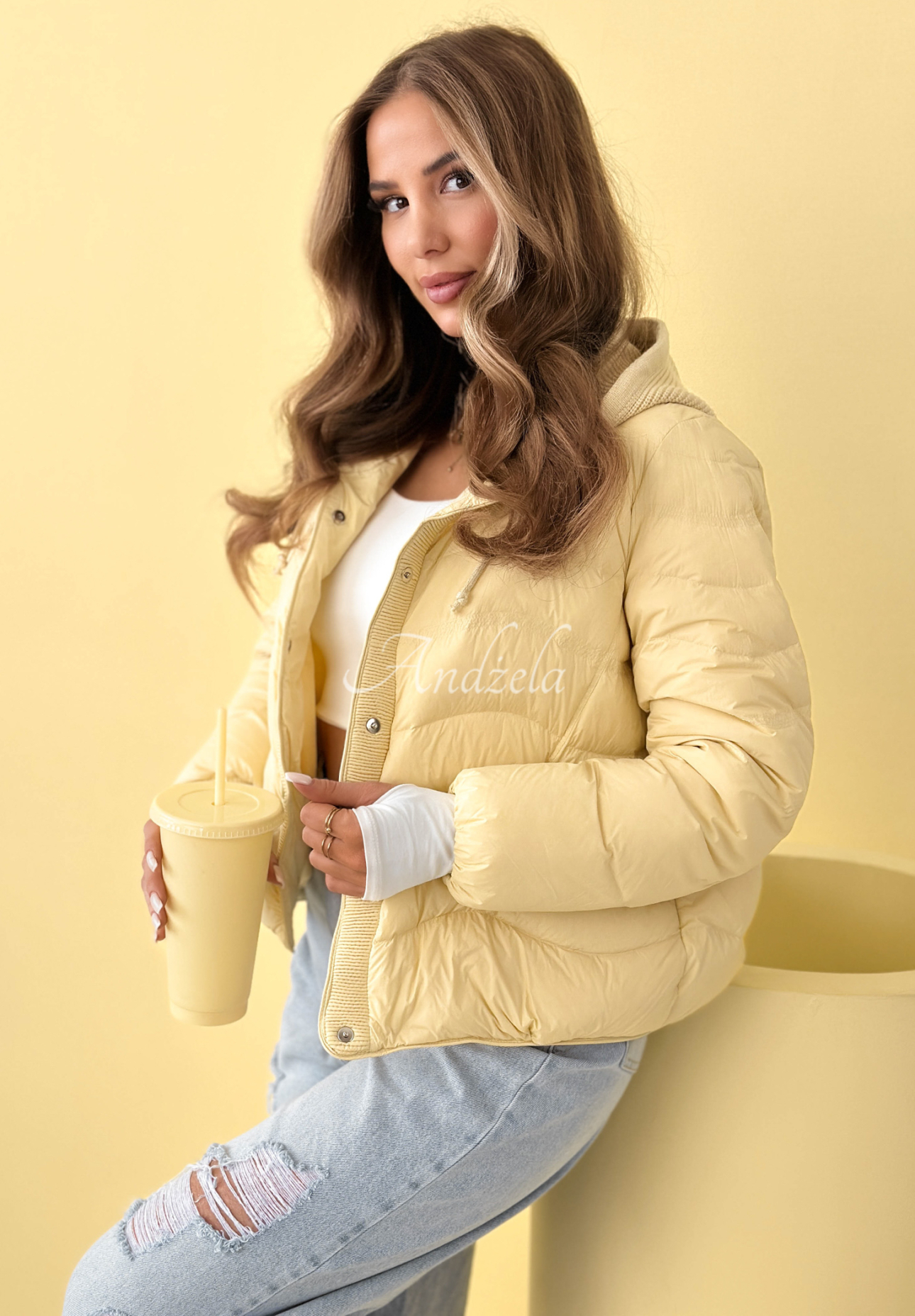 Péřová bunda s kapucí Kayla žlutá