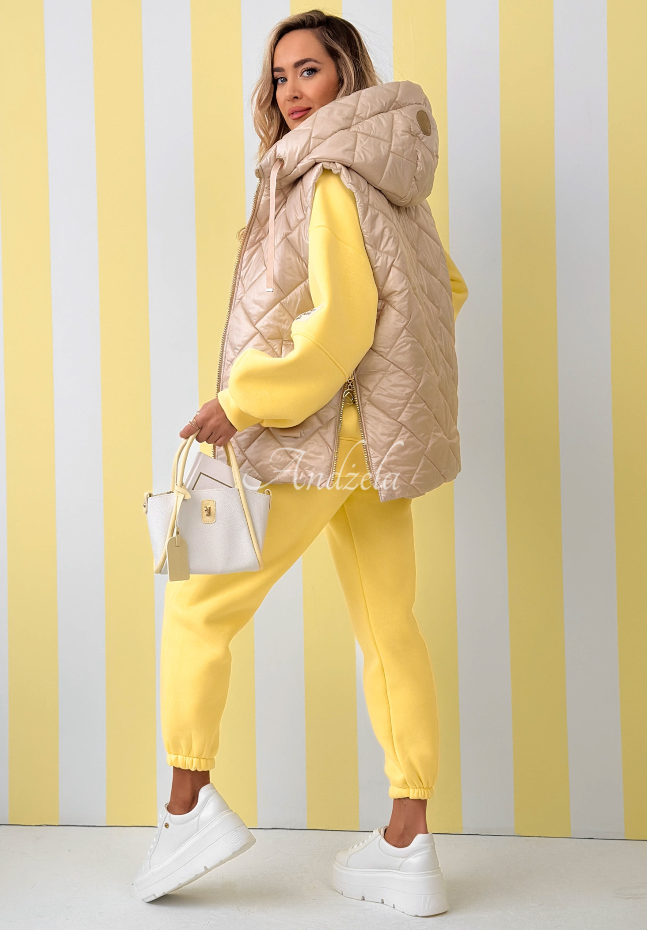 Prošívaná vesta s kapucí Spring Touch béžová