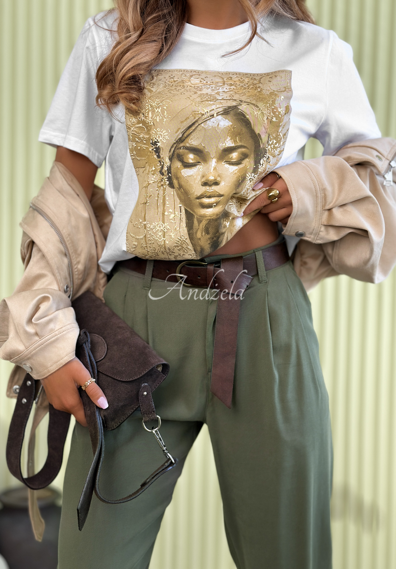 Elegantní kalhoty mom fit z viskózy s páskem Never Limit Yourself khaki