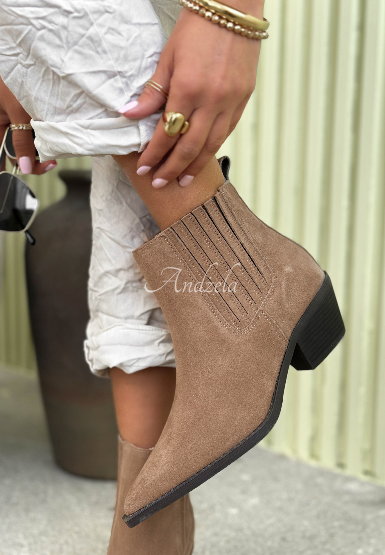 Semišové kotníkové boty The Small Steps béžové