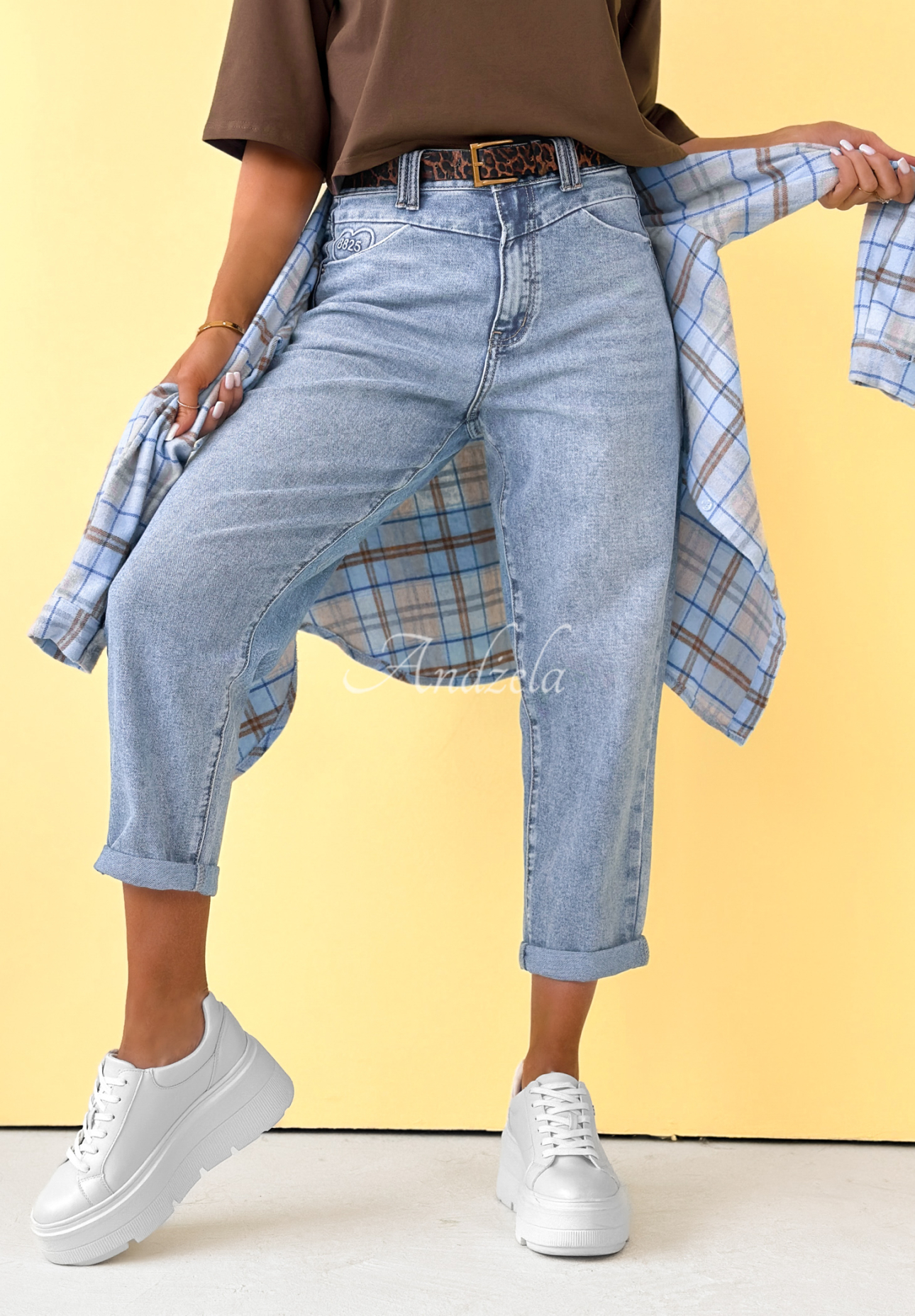 Džíny střihu boyfriend s páskem Make Me Smile modré