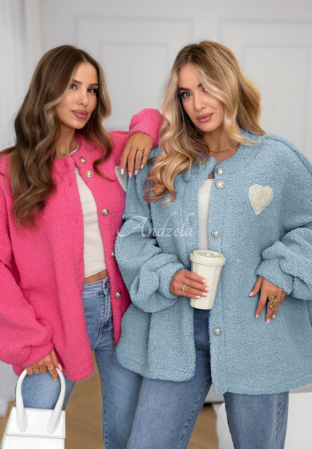 Krátká kožíšková bunda April Feels blankytná