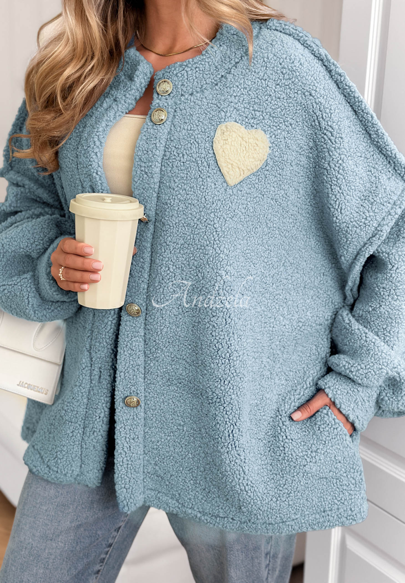 Krátká kožíšková bunda April Feels blankytná