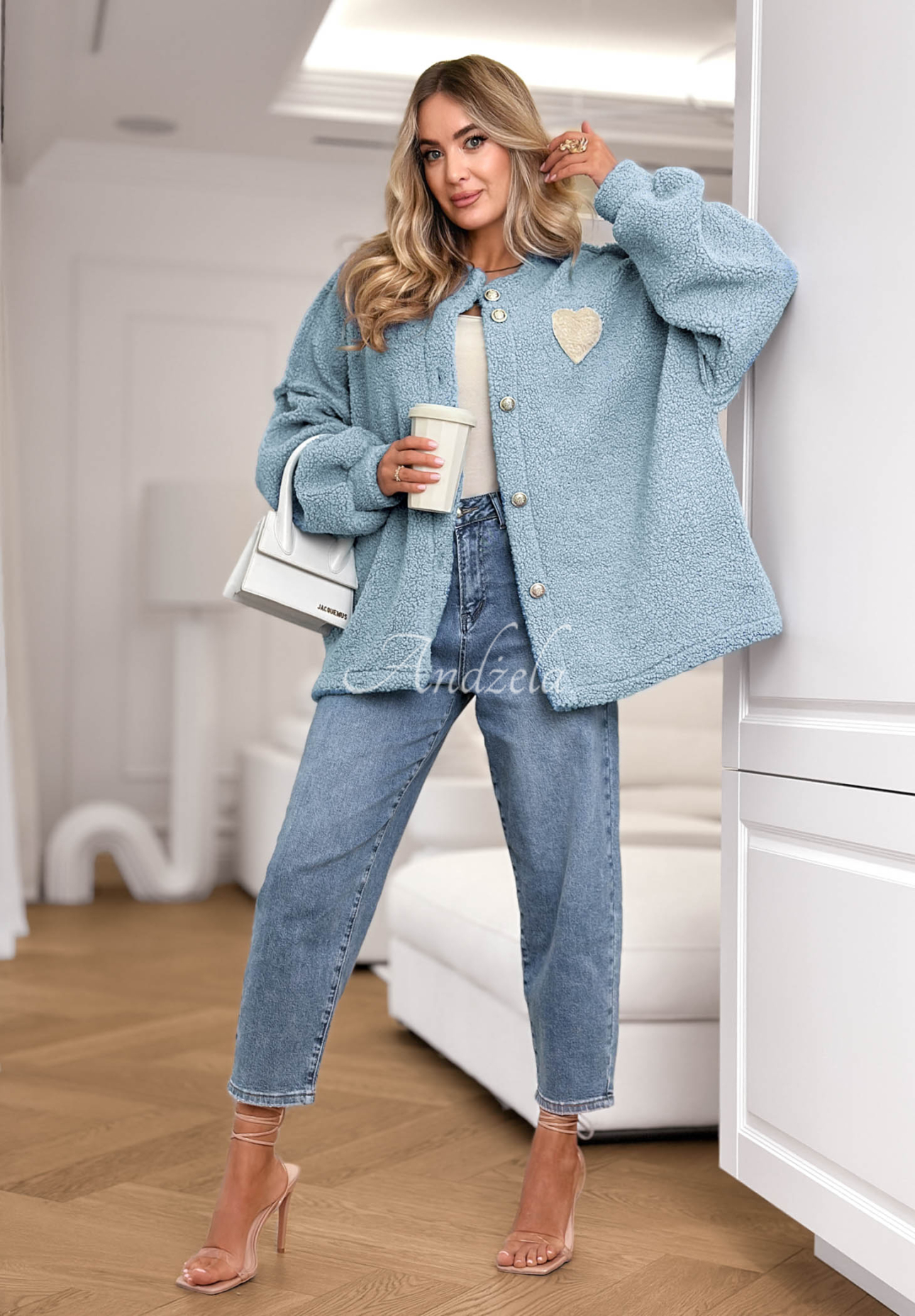 Krátká kožíšková bunda April Feels blankytná